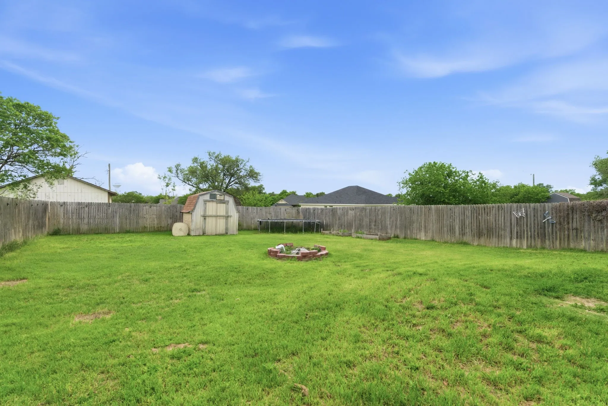 Single Family Residence For Sale in Parker County , 1217 Elmira Street, Weatherford, Texas 76086, 4 Bedroom, 2 Bathroom, Garage spaces, 1,210 Sqft, built in 1979, Preowned, mls#21228863, Real Estate Agent in Weatherford, Homes For Sale in Parker county, Homes For Sale in Weatherford, Realtor in Weatherford Texas, Real Estate Brokerage Independent Realty Texas, Luminita Cordes Realtor