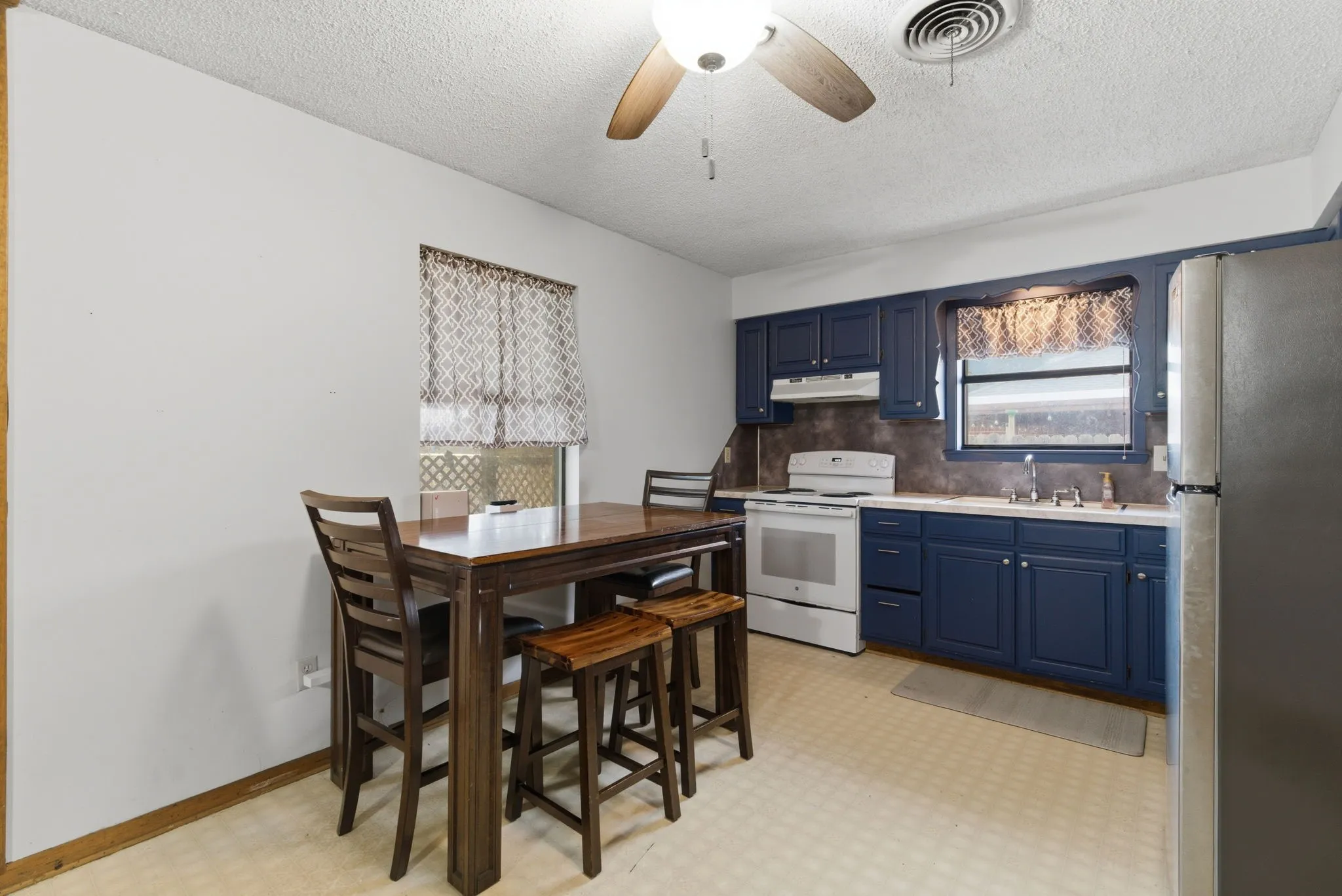 Single Family Residence For Sale in Parker County , 1217 Elmira Street, Weatherford, Texas 76086, 4 Bedroom, 2 Bathroom, Garage spaces, 1,210 Sqft, built in 1979, Preowned, mls#21228863, Real Estate Agent in Weatherford, Homes For Sale in Parker county, Homes For Sale in Weatherford, Realtor in Weatherford Texas, Real Estate Brokerage Independent Realty Texas, Luminita Cordes Realtor