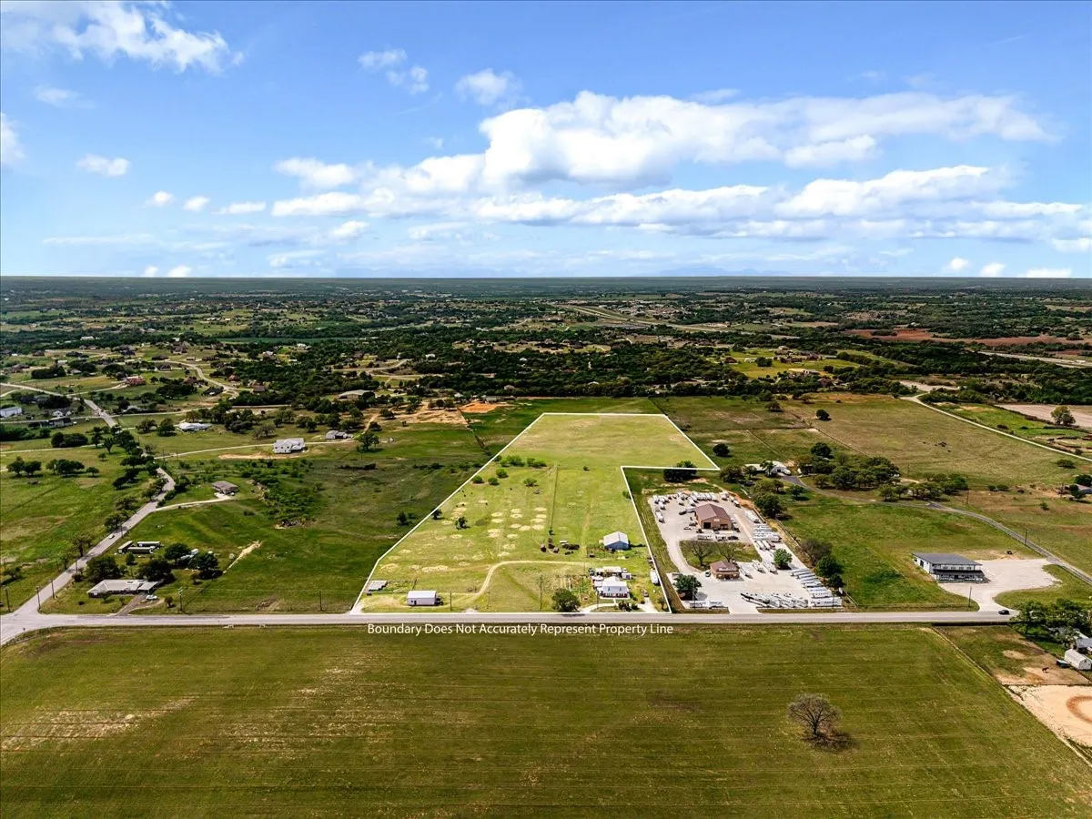 Farm For Sale in Parker County , 806 Dennis Road, Weatherford, Texas 76087, 3 Bedroom, 3 Bathroom, Garage spaces, 2,329 Sqft, built in 1964, Preowned, mls#21229247, Real Estate Agent in Weatherford, Homes For Sale in Parker county, Homes For Sale in Weatherford, Realtor in Weatherford Texas, Real Estate Brokerage Independent Realty Texas, Luminita Cordes Realtor