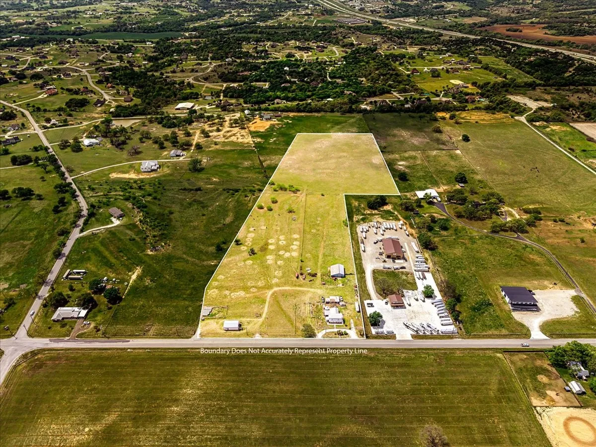 Farm For Sale in Parker County , 806 Dennis Road, Weatherford, Texas 76087, 3 Bedroom, 3 Bathroom, Garage spaces, 2,329 Sqft, built in 1964, Preowned, mls#21229247, Real Estate Agent in Weatherford, Homes For Sale in Parker county, Homes For Sale in Weatherford, Realtor in Weatherford Texas, Real Estate Brokerage Independent Realty Texas, Luminita Cordes Realtor