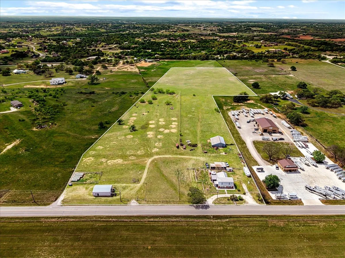 Farm For Sale in Parker County , 806 Dennis Road, Weatherford, Texas 76087, 3 Bedroom, 3 Bathroom, Garage spaces, 2,329 Sqft, built in 1964, Preowned, mls#21229247, Real Estate Agent in Weatherford, Homes For Sale in Parker county, Homes For Sale in Weatherford, Realtor in Weatherford Texas, Real Estate Brokerage Independent Realty Texas, Luminita Cordes Realtor