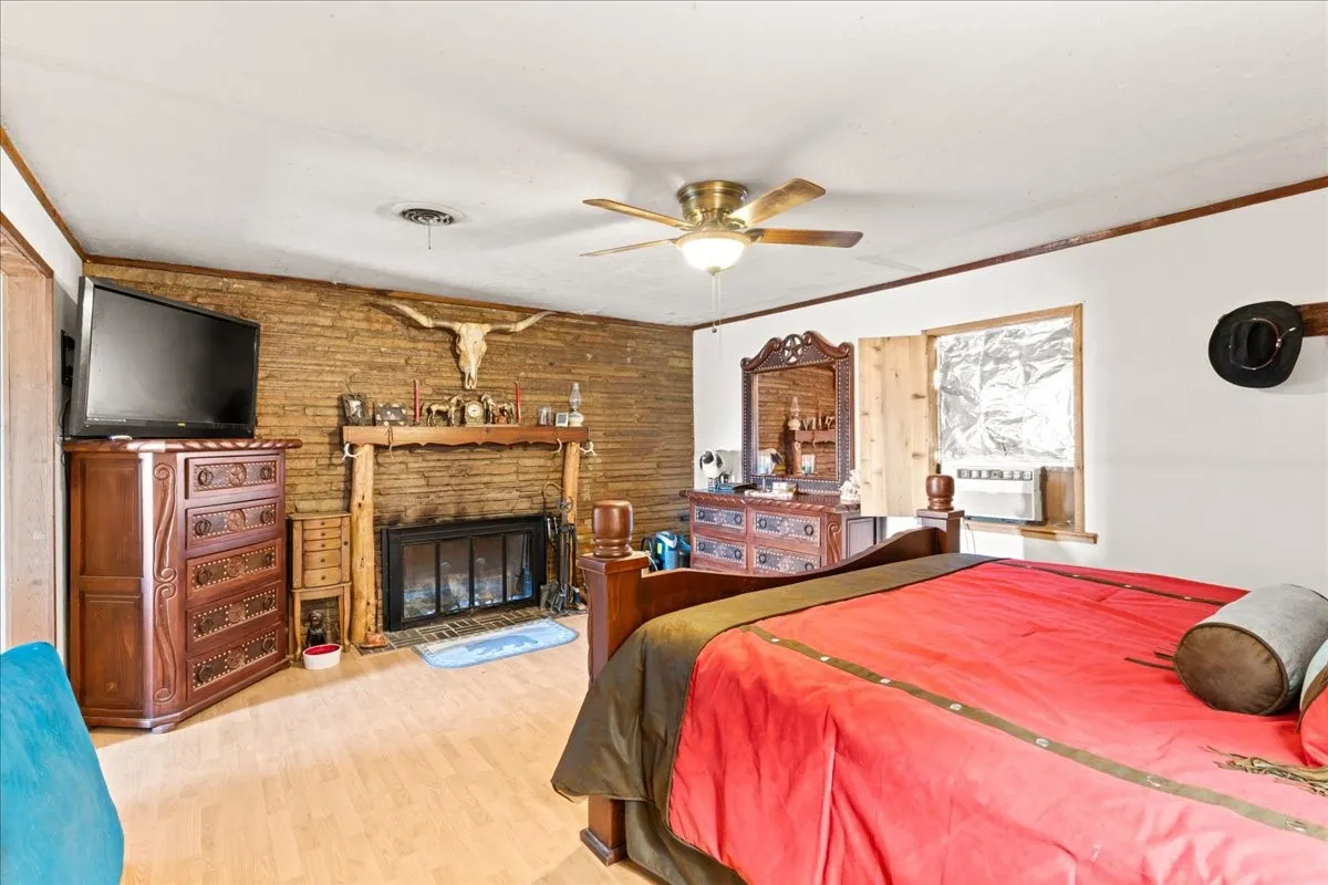 Farm For Sale in Parker County , 806 Dennis Road, Weatherford, Texas 76087, 3 Bedroom, 3 Bathroom, Garage spaces, 2,329 Sqft, built in 1964, Preowned, mls#21229247, Real Estate Agent in Weatherford, Homes For Sale in Parker county, Homes For Sale in Weatherford, Realtor in Weatherford Texas, Real Estate Brokerage Independent Realty Texas, Luminita Cordes Realtor