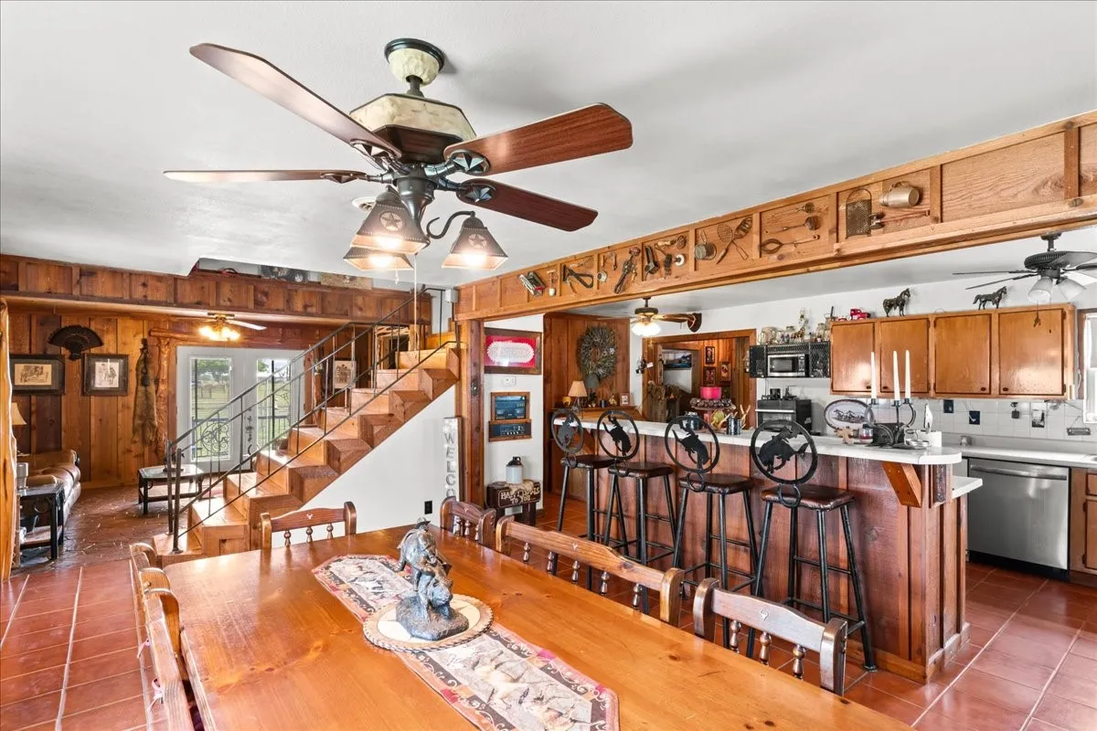 Farm For Sale in Parker County , 806 Dennis Road, Weatherford, Texas 76087, 3 Bedroom, 3 Bathroom, Garage spaces, 2,329 Sqft, built in 1964, Preowned, mls#21229247, Real Estate Agent in Weatherford, Homes For Sale in Parker county, Homes For Sale in Weatherford, Realtor in Weatherford Texas, Real Estate Brokerage Independent Realty Texas, Luminita Cordes Realtor