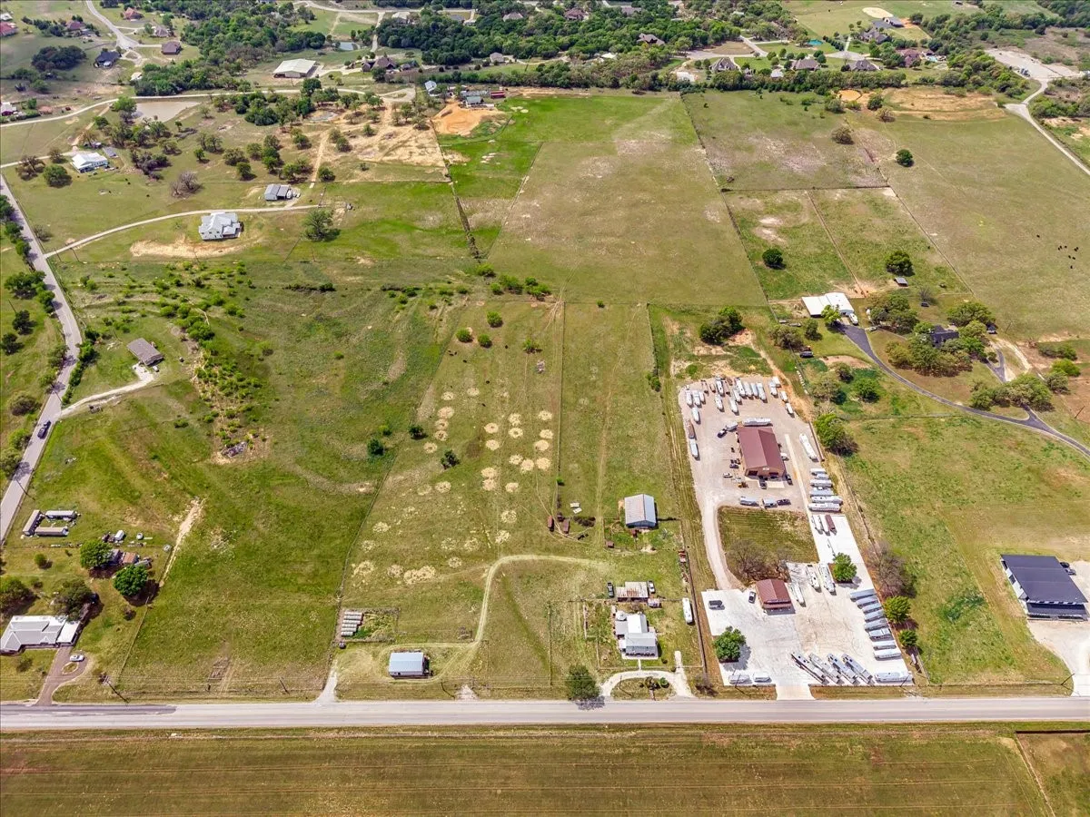 Farm For Sale in Parker County , 806 Dennis Road, Weatherford, Texas 76087, 3 Bedroom, 3 Bathroom, Garage spaces, 2,329 Sqft, built in 1964, Preowned, mls#21229247, Real Estate Agent in Weatherford, Homes For Sale in Parker county, Homes For Sale in Weatherford, Realtor in Weatherford Texas, Real Estate Brokerage Independent Realty Texas, Luminita Cordes Realtor