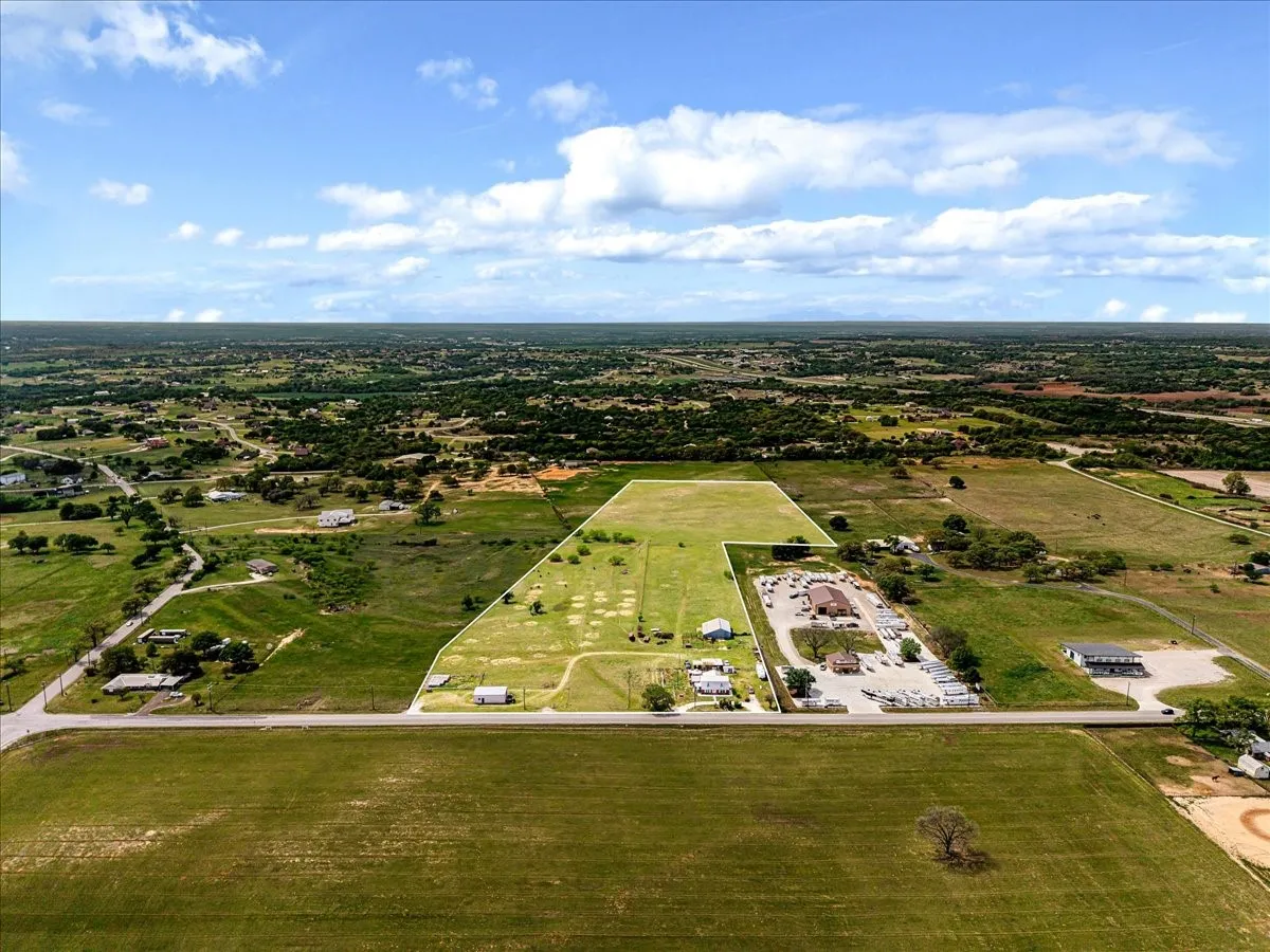 Farm For Sale in Parker County , 806 Dennis Road, Weatherford, Texas 76087, 3 Bedroom, 3 Bathroom, Garage spaces, 2,329 Sqft, built in 1964, Preowned, mls#21229247, Real Estate Agent in Weatherford, Homes For Sale in Parker county, Homes For Sale in Weatherford, Realtor in Weatherford Texas, Real Estate Brokerage Independent Realty Texas, Luminita Cordes Realtor