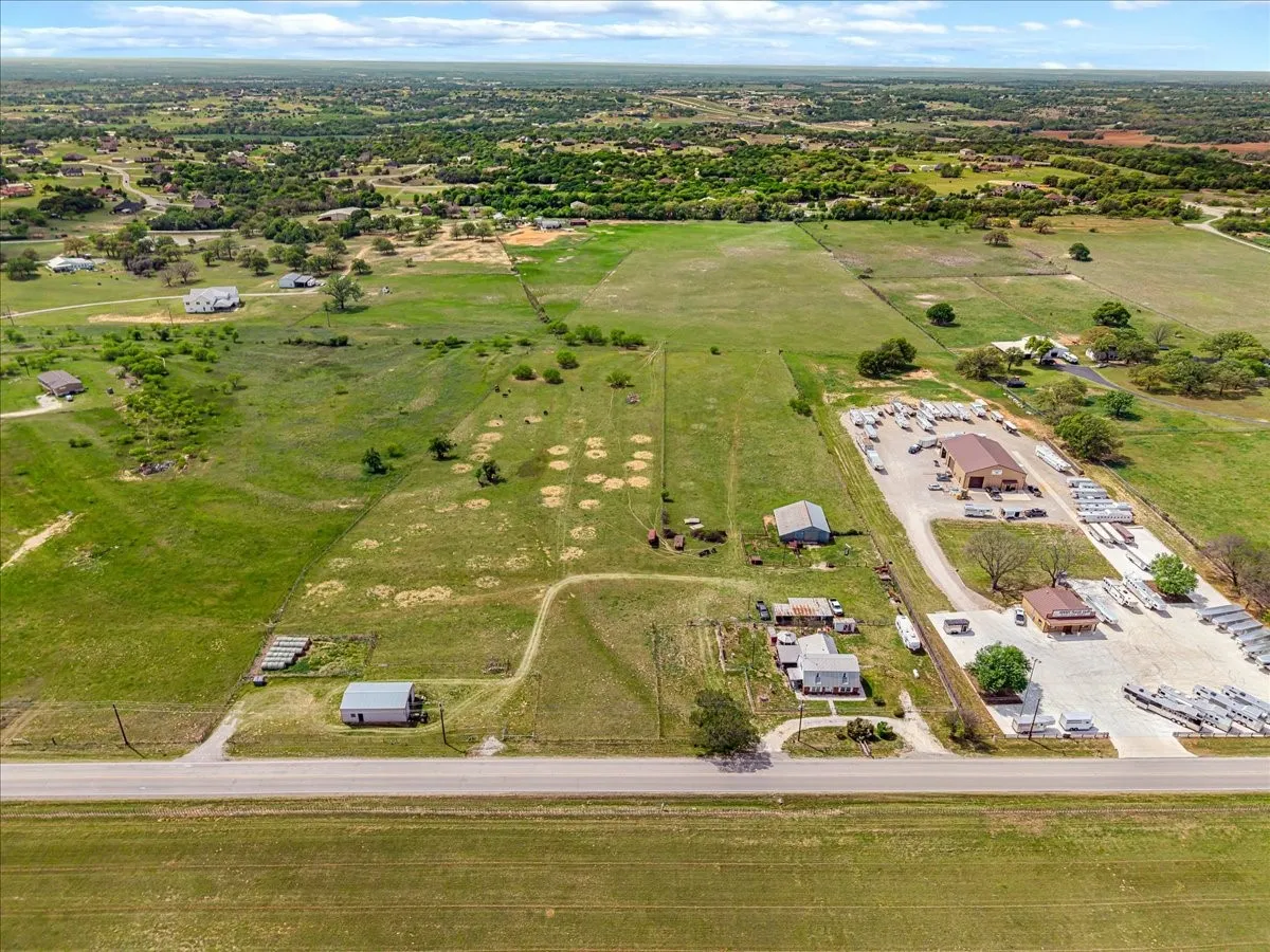 Farm For Sale in Parker County , 806 Dennis Road, Weatherford, Texas 76087, 3 Bedroom, 3 Bathroom, Garage spaces, 2,329 Sqft, built in 1964, Preowned, mls#21229247, Real Estate Agent in Weatherford, Homes For Sale in Parker county, Homes For Sale in Weatherford, Realtor in Weatherford Texas, Real Estate Brokerage Independent Realty Texas, Luminita Cordes Realtor