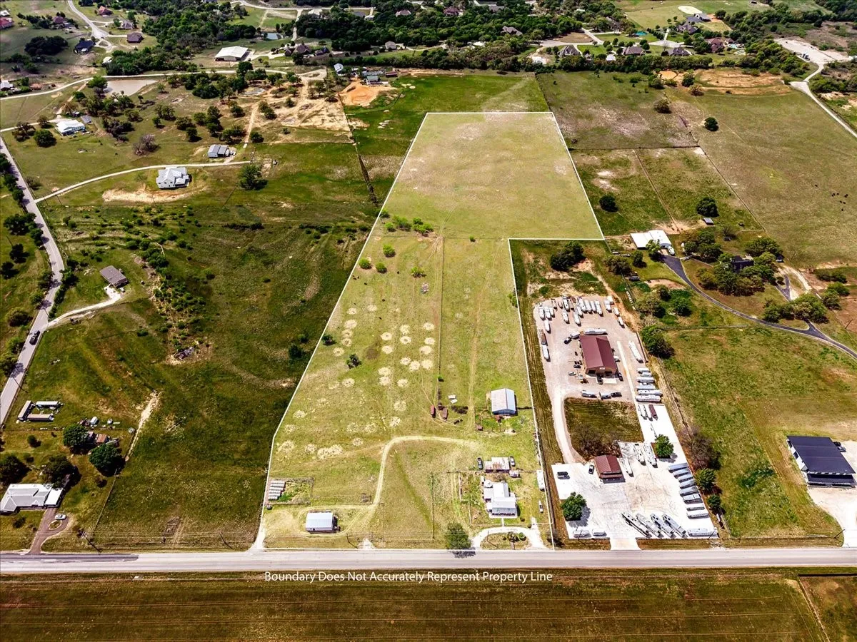Farm For Sale in Parker County , 806 Dennis Road, Weatherford, Texas 76087, 3 Bedroom, 3 Bathroom, Garage spaces, 2,329 Sqft, built in 1964, Preowned, mls#21229247, Real Estate Agent in Weatherford, Homes For Sale in Parker county, Homes For Sale in Weatherford, Realtor in Weatherford Texas, Real Estate Brokerage Independent Realty Texas, Luminita Cordes Realtor