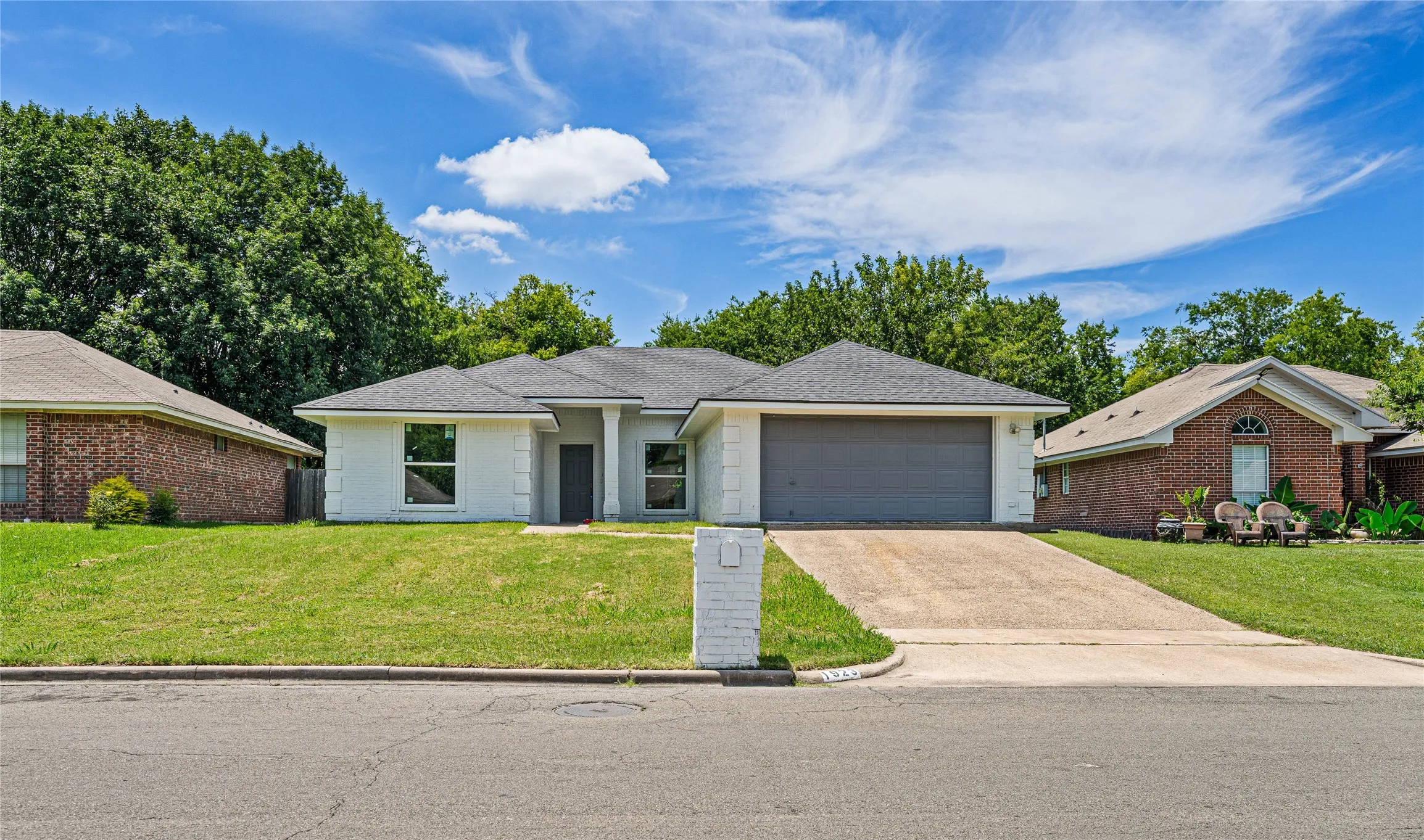 Single Family Residence For Sale in Mc Lennan County , 1923 Ramada Drive, Waco, Texas 76712, 3 Bedroom, 2 Bathroom, 2 Garage spaces, 1,756 Sqft, built in 1994, mls#21227501, Real Estate Agent in Waco, Homes For Sale in Mc Lennan county, Homes For Sale in Waco, Realtor in Waco Texas, Real Estate Brokerage Independent Realty Texas, Luminita Cordes Realtor