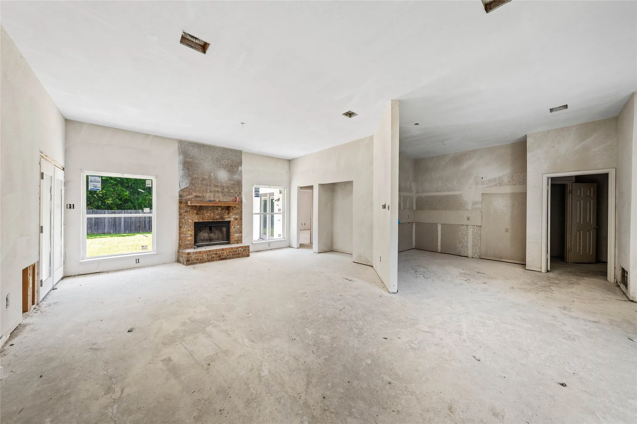 Single Family Residence For Sale in Mc Lennan County , 1923 Ramada Drive, Waco, Texas 76712, 3 Bedroom, 2 Bathroom, 2 Garage spaces, 1,756 Sqft, built in 1994, mls#21227501, Real Estate Agent in Waco, Homes For Sale in Mc Lennan county, Homes For Sale in Waco, Realtor in Waco Texas, Real Estate Brokerage Independent Realty Texas, Luminita Cordes Realtor