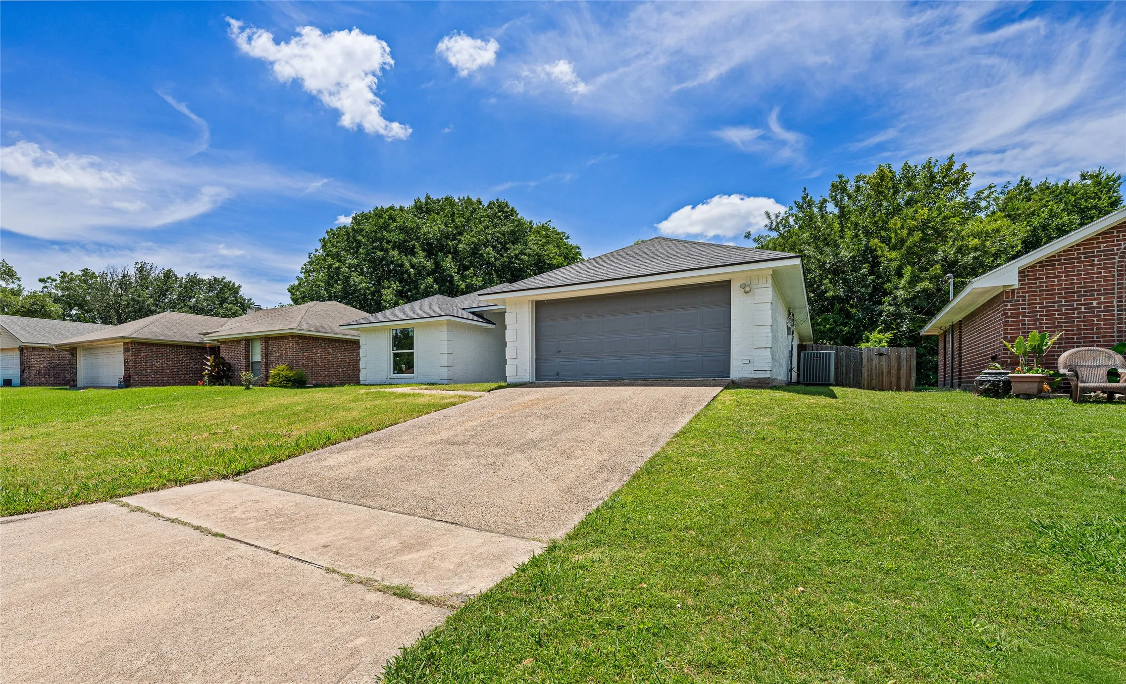 Single Family Residence For Sale in Mc Lennan County , 1923 Ramada Drive, Waco, Texas 76712, 3 Bedroom, 2 Bathroom, 2 Garage spaces, 1,756 Sqft, built in 1994, mls#21227501, Real Estate Agent in Waco, Homes For Sale in Mc Lennan county, Homes For Sale in Waco, Realtor in Waco Texas, Real Estate Brokerage Independent Realty Texas, Luminita Cordes Realtor