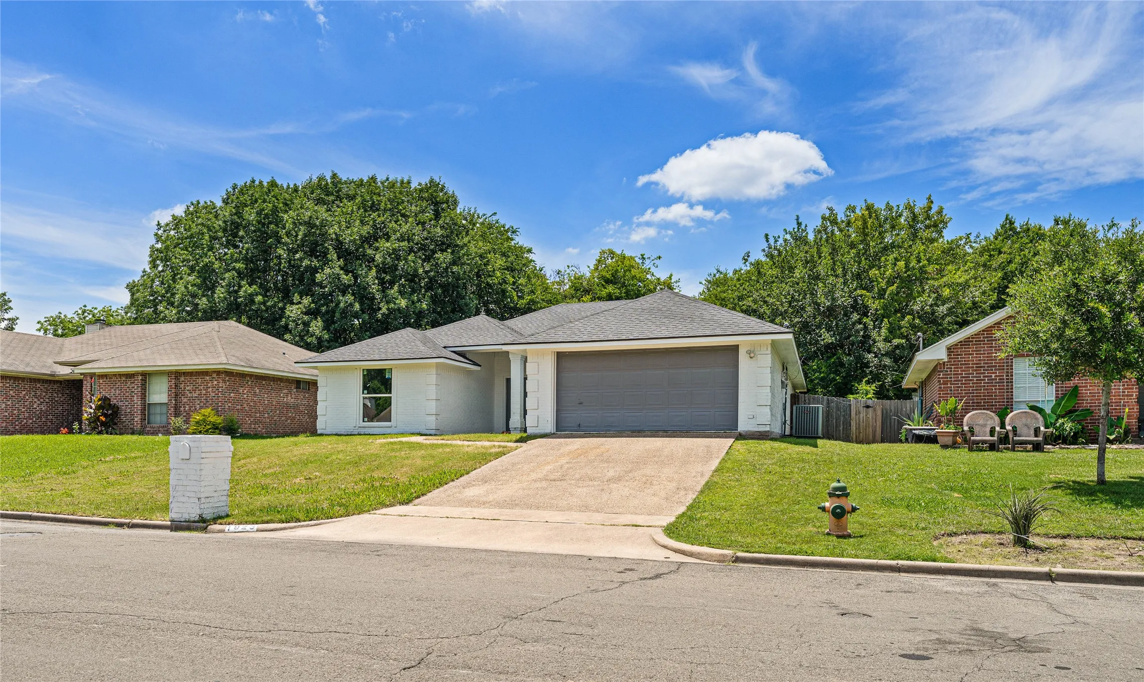 Single Family Residence For Sale in Mc Lennan County , 1923 Ramada Drive, Waco, Texas 76712, 3 Bedroom, 2 Bathroom, 2 Garage spaces, 1,756 Sqft, built in 1994, mls#21227501, Real Estate Agent in Waco, Homes For Sale in Mc Lennan county, Homes For Sale in Waco, Realtor in Waco Texas, Real Estate Brokerage Independent Realty Texas, Luminita Cordes Realtor
