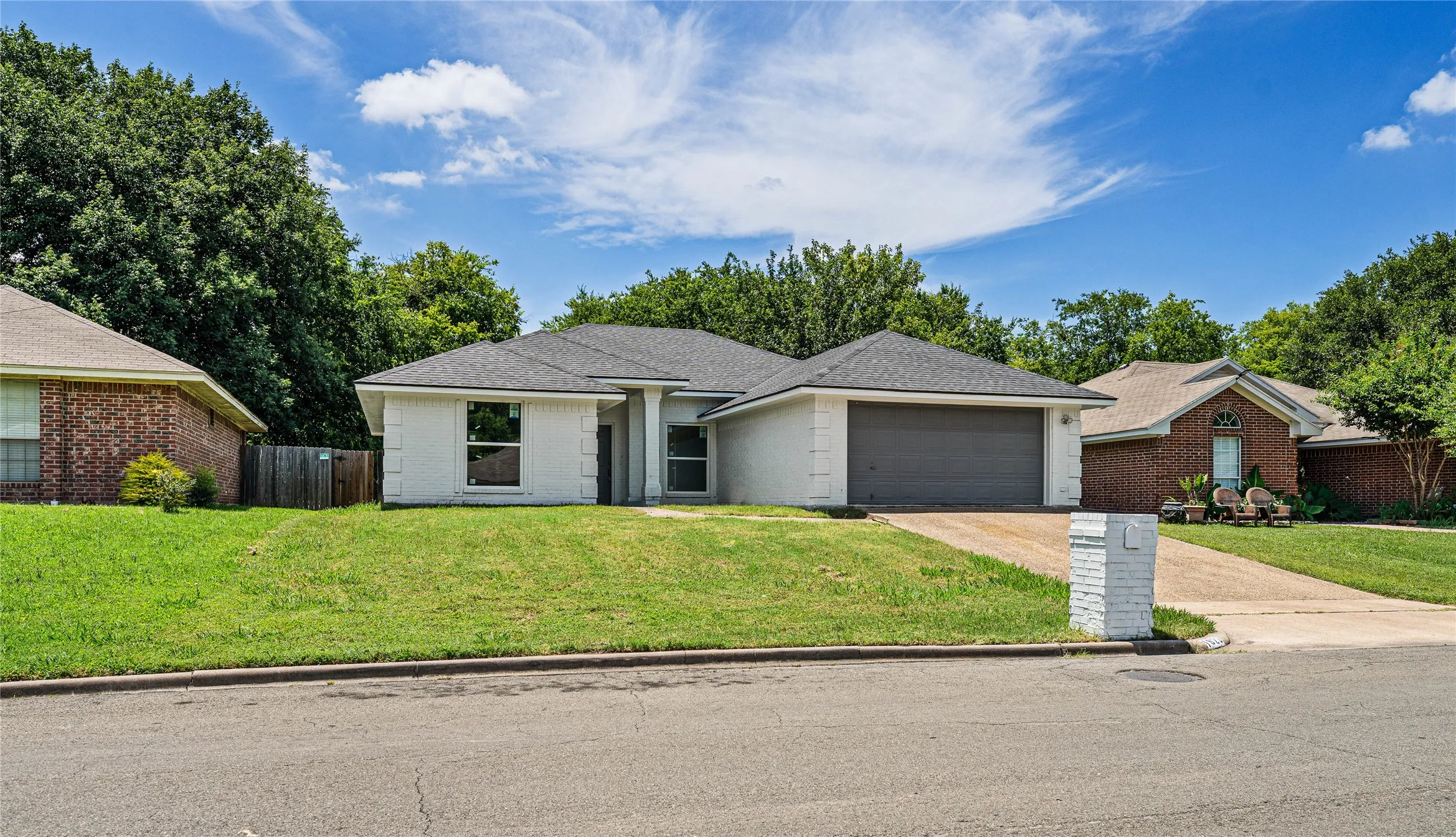 Single Family Residence For Sale in Mc Lennan County , 1923 Ramada Drive, Waco, Texas 76712, 3 Bedroom, 2 Bathroom, 2 Garage spaces, 1,756 Sqft, built in 1994, mls#21227501, Real Estate Agent in Waco, Homes For Sale in Mc Lennan county, Homes For Sale in Waco, Realtor in Waco Texas, Real Estate Brokerage Independent Realty Texas, Luminita Cordes Realtor