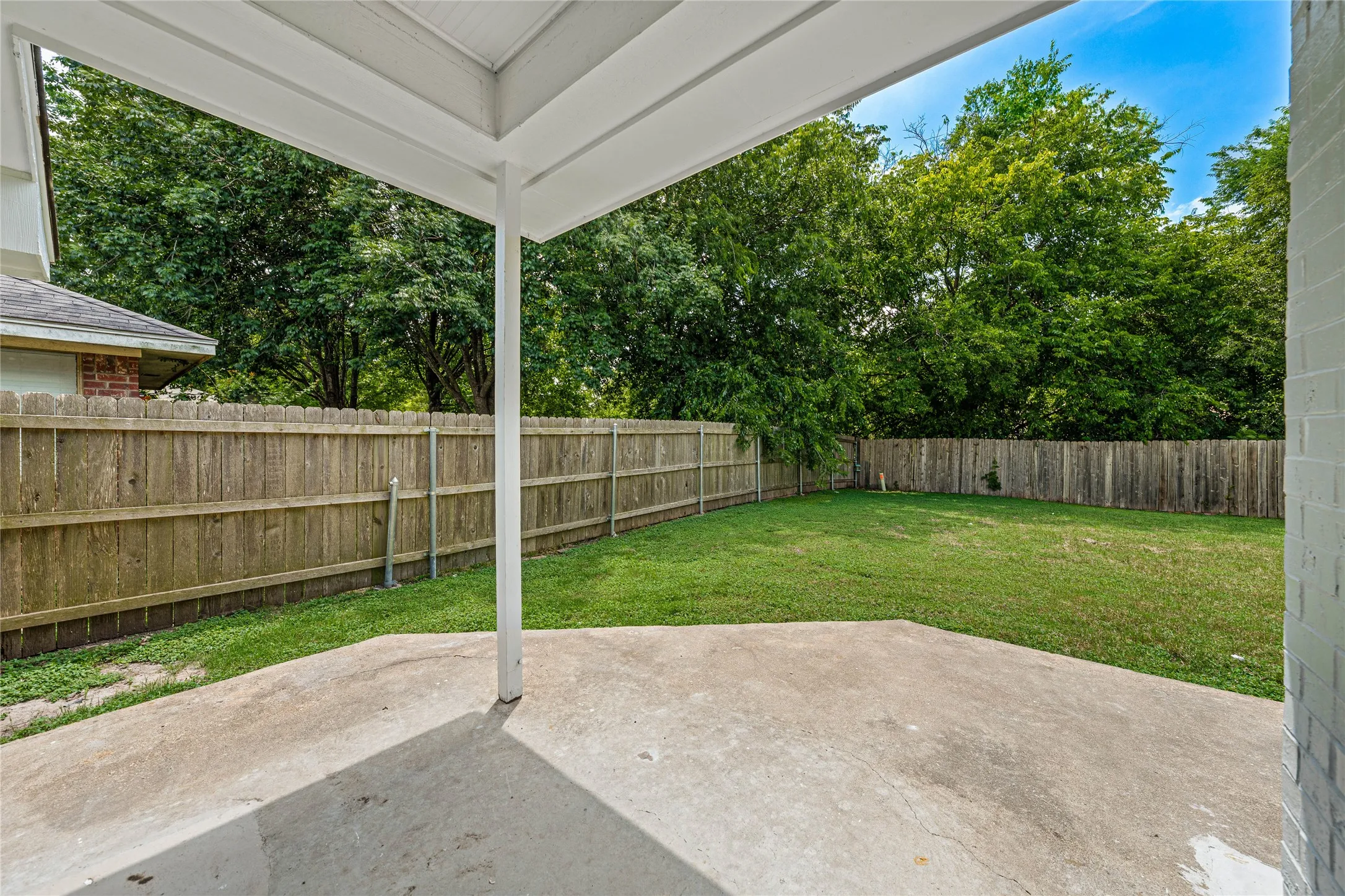 Single Family Residence For Sale in Mc Lennan County , 1923 Ramada Drive, Waco, Texas 76712, 3 Bedroom, 2 Bathroom, 2 Garage spaces, 1,756 Sqft, built in 1994, mls#21227501, Real Estate Agent in Waco, Homes For Sale in Mc Lennan county, Homes For Sale in Waco, Realtor in Waco Texas, Real Estate Brokerage Independent Realty Texas, Luminita Cordes Realtor