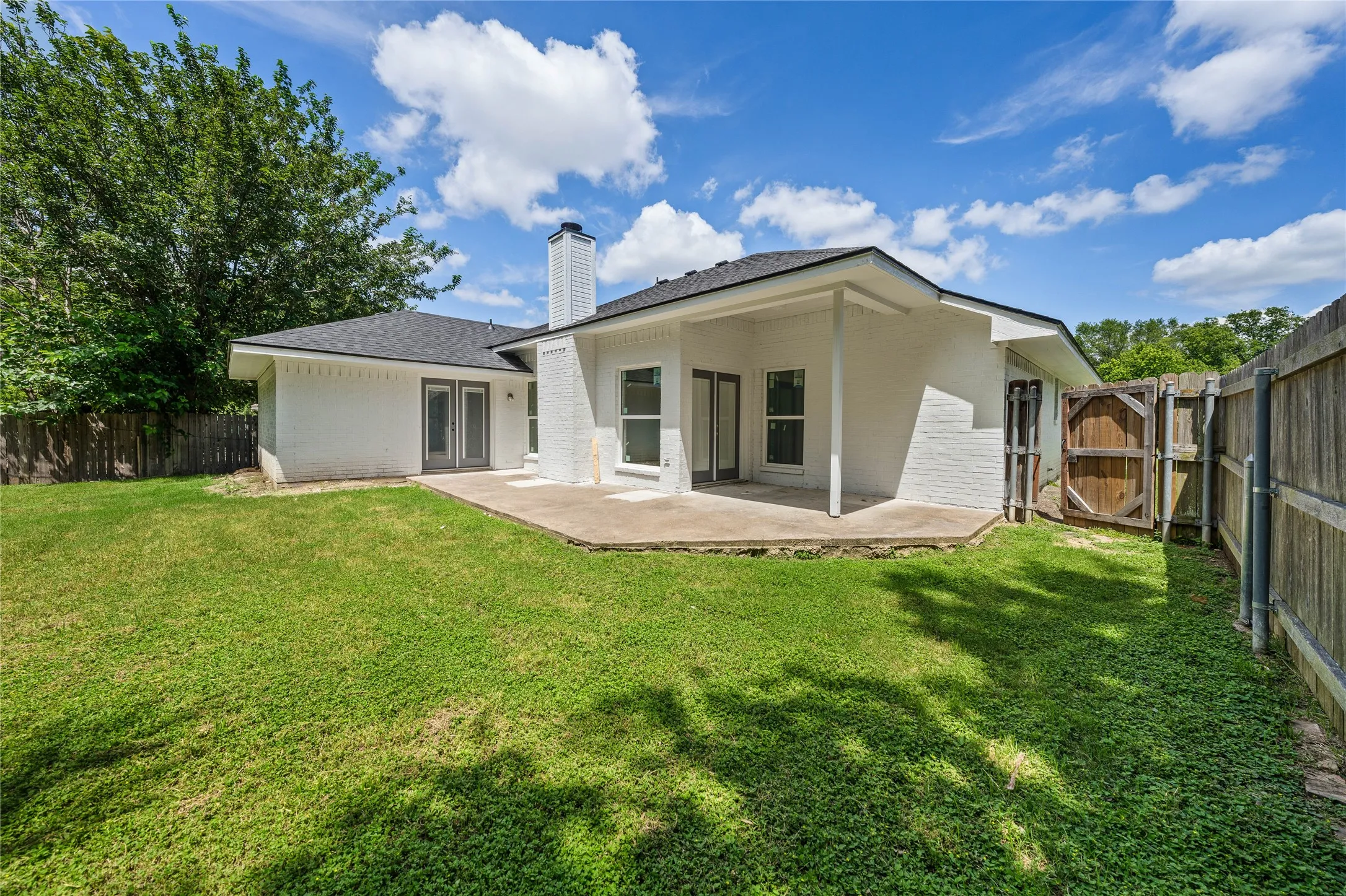 Single Family Residence For Sale in Mc Lennan County , 1923 Ramada Drive, Waco, Texas 76712, 3 Bedroom, 2 Bathroom, 2 Garage spaces, 1,756 Sqft, built in 1994, mls#21227501, Real Estate Agent in Waco, Homes For Sale in Mc Lennan county, Homes For Sale in Waco, Realtor in Waco Texas, Real Estate Brokerage Independent Realty Texas, Luminita Cordes Realtor
