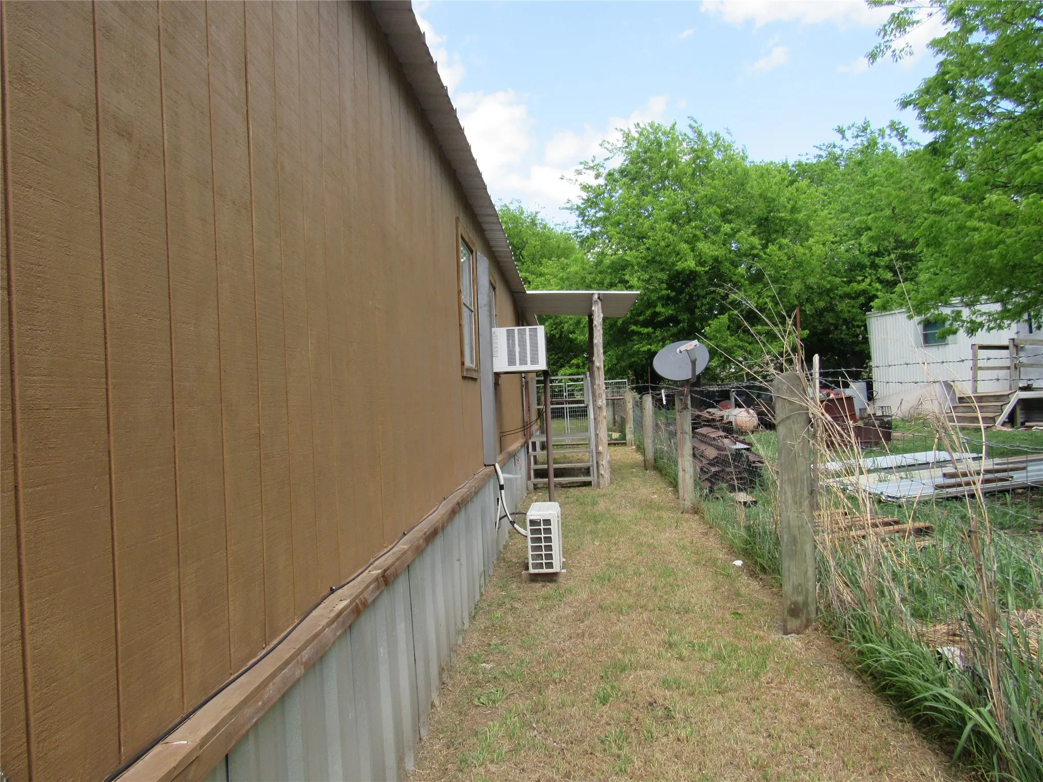 Mobile Home For Sale in Parker County , 8927 Cartwright Drive, Cresson, Texas 76035, 2 Bedrooms, 1 Bathroom, Garage spaces, 1,248 Sqft, built in 0, Price $145,000, mls#21229304, Real Estate Agent in Cresson, Homes For Sale in Parker county, Homes For Sale in Cresson, Realtor in Cresson Texas, Real Estate Brokerage Independent Realty Texas, Luminita Cordes Realtor
