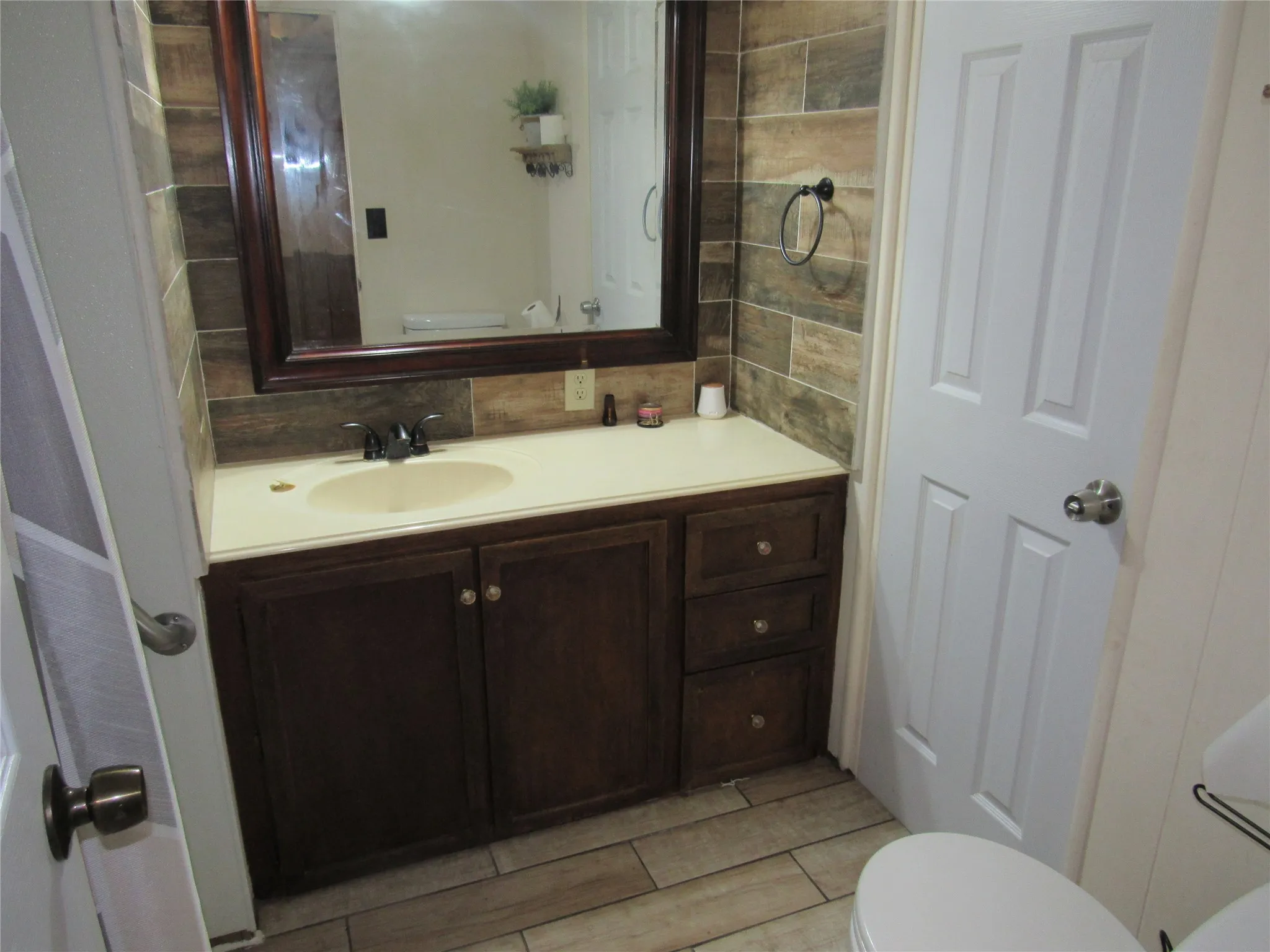 Mobile Home For Sale in Parker County , 8927 Cartwright Drive, Cresson, Texas 76035, 2 Bedrooms, 1 Bathroom, Garage spaces, 1,248 Sqft, built in 0, Price $145,000, mls#21229304, Real Estate Agent in Cresson, Homes For Sale in Parker county, Homes For Sale in Cresson, Realtor in Cresson Texas, Real Estate Brokerage Independent Realty Texas, Luminita Cordes Realtor