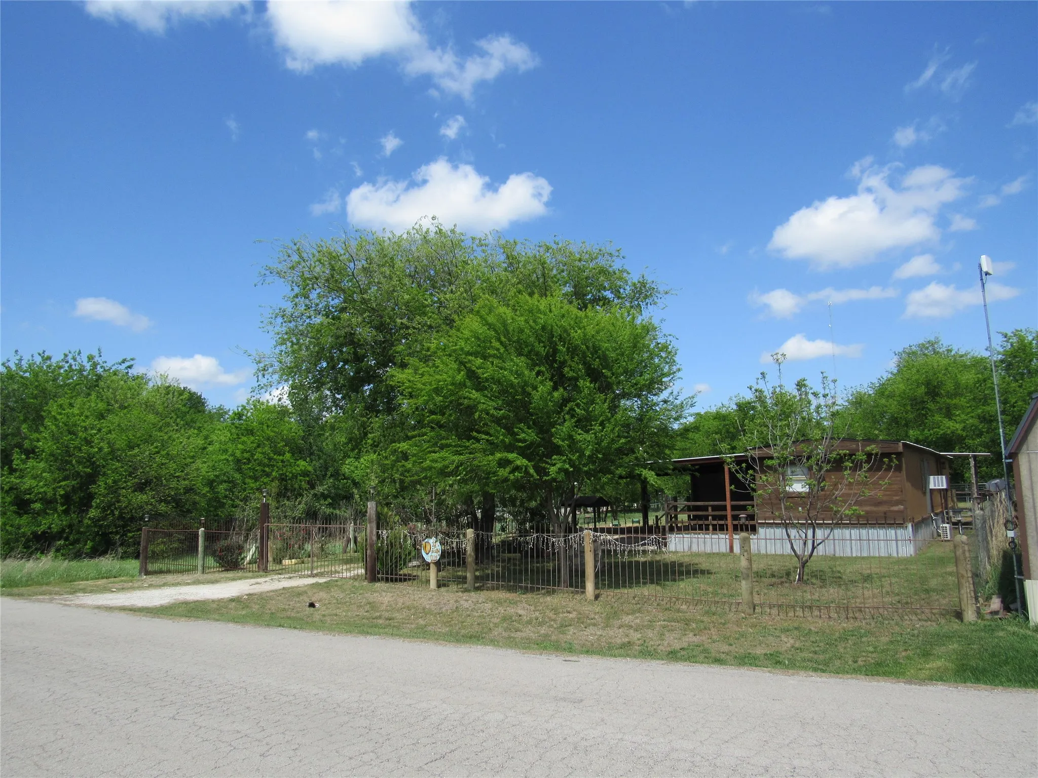 Mobile Home For Sale in Parker County , 8927 Cartwright Drive, Cresson, Texas 76035, 2 Bedrooms, 1 Bathroom, Garage spaces, 1,248 Sqft, built in 0, Price $145,000, mls#21229304, Real Estate Agent in Cresson, Homes For Sale in Parker county, Homes For Sale in Cresson, Realtor in Cresson Texas, Real Estate Brokerage Independent Realty Texas, Luminita Cordes Realtor