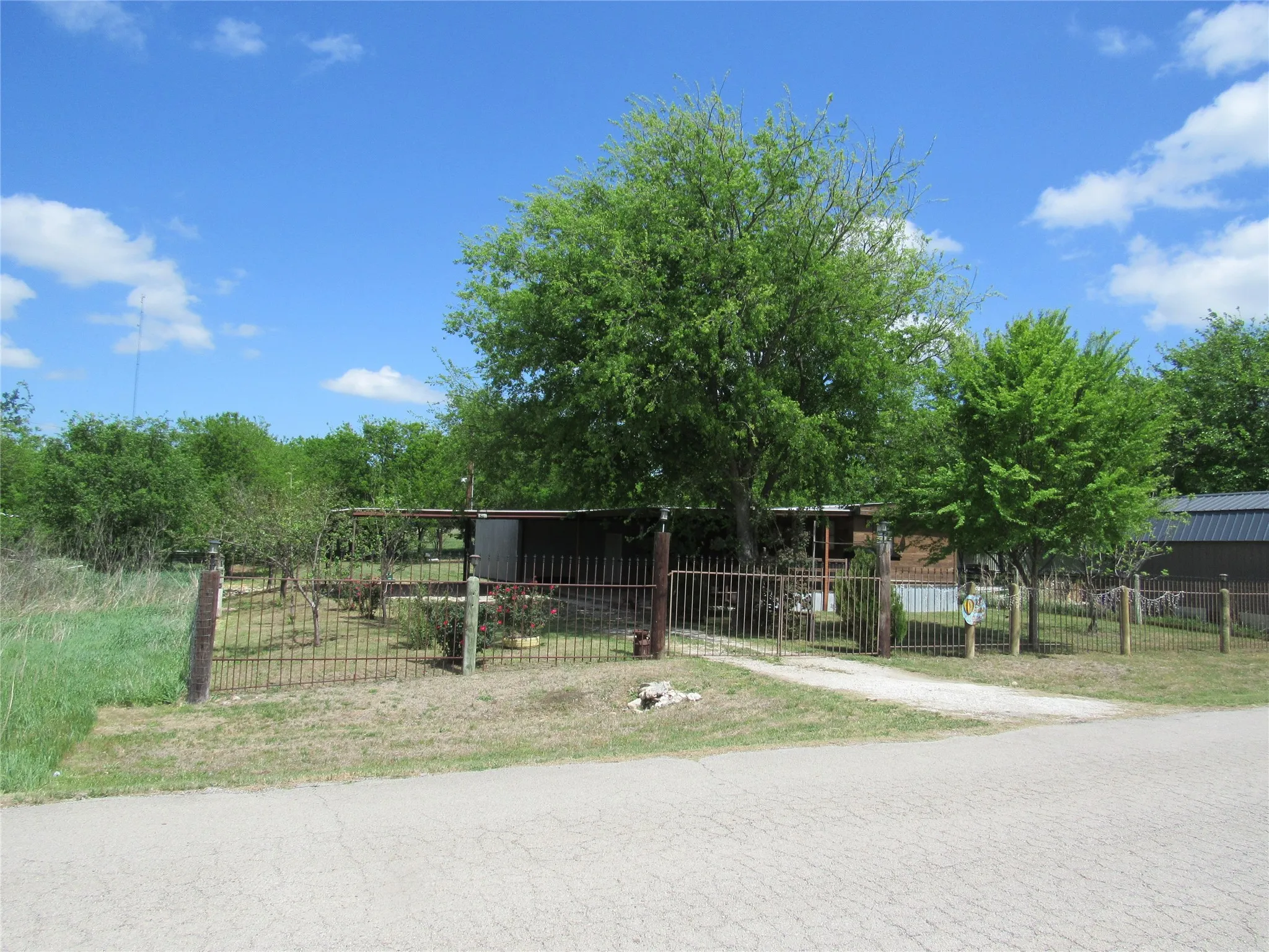 Mobile Home For Sale in Parker County , 8927 Cartwright Drive, Cresson, Texas 76035, 2 Bedrooms, 1 Bathroom, Garage spaces, 1,248 Sqft, built in 0, Price $145,000, mls#21229304, Real Estate Agent in Cresson, Homes For Sale in Parker county, Homes For Sale in Cresson, Realtor in Cresson Texas, Real Estate Brokerage Independent Realty Texas, Luminita Cordes Realtor