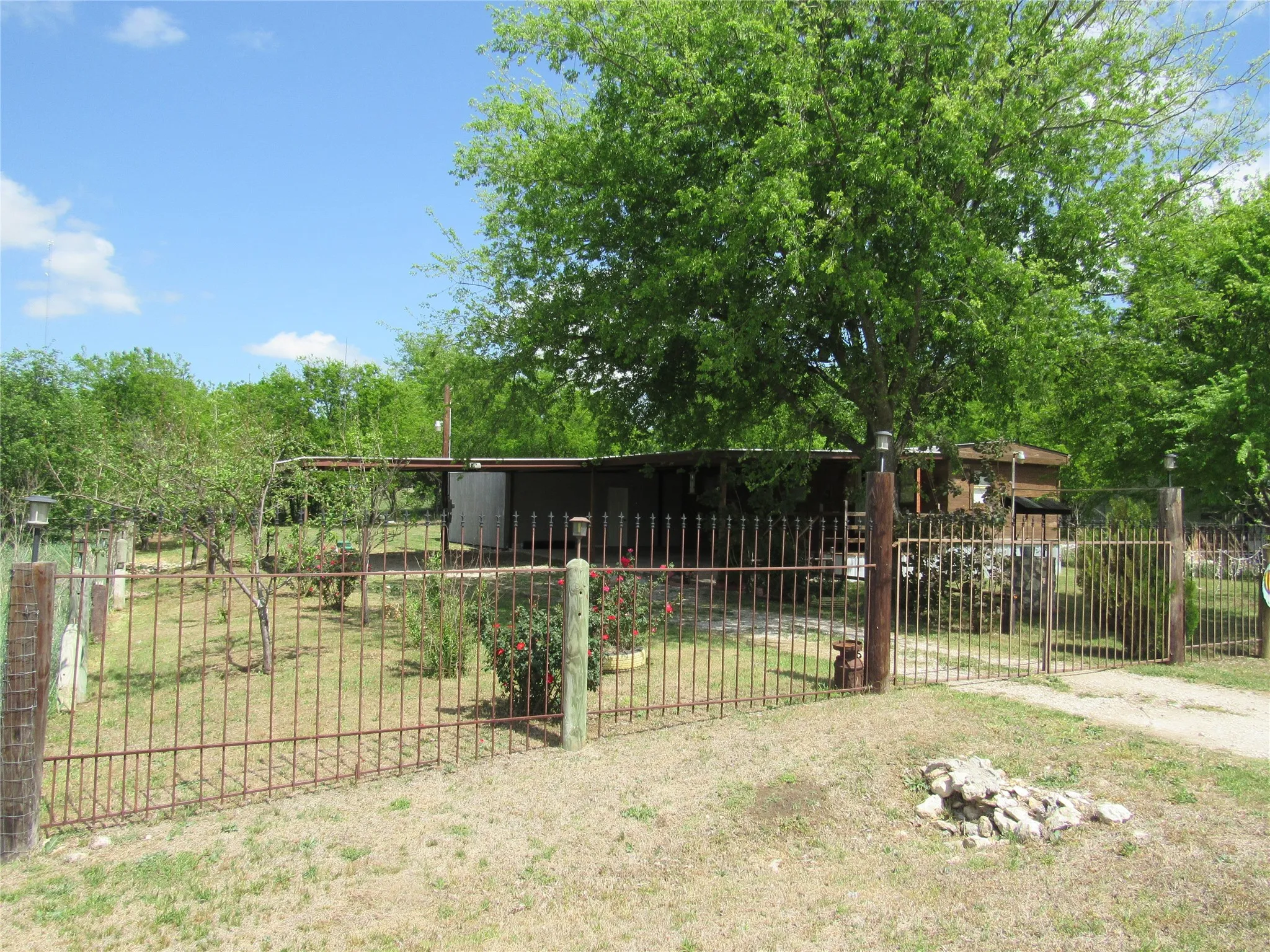Mobile Home For Sale in Parker County , 8927 Cartwright Drive, Cresson, Texas 76035, 2 Bedrooms, 1 Bathroom, Garage spaces, 1,248 Sqft, built in 0, Price $145,000, mls#21229304, Real Estate Agent in Cresson, Homes For Sale in Parker county, Homes For Sale in Cresson, Realtor in Cresson Texas, Real Estate Brokerage Independent Realty Texas, Luminita Cordes Realtor