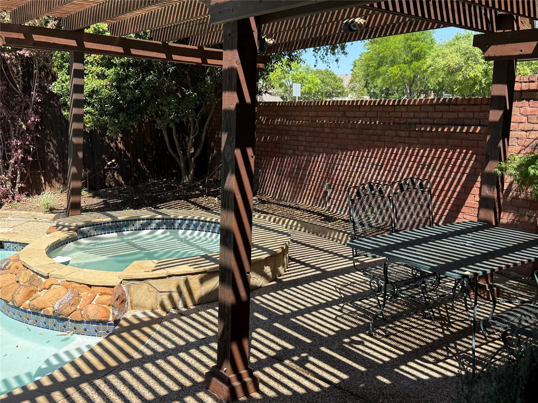 Single Family Residence For Sale in Dallas County , 196 Cove Drive, Coppell, Texas 75019, 3 Bedroom, 3 Bathroom, 2 Garage spaces, 2,005 Sqft, built in 1991, Preowned, mls#21229312, Real Estate Agent in Coppell, Homes For Sale in Dallas county, Homes For Sale in Coppell, Realtor in Coppell Texas, Real Estate Brokerage Independent Realty Texas, Luminita Cordes Realtor