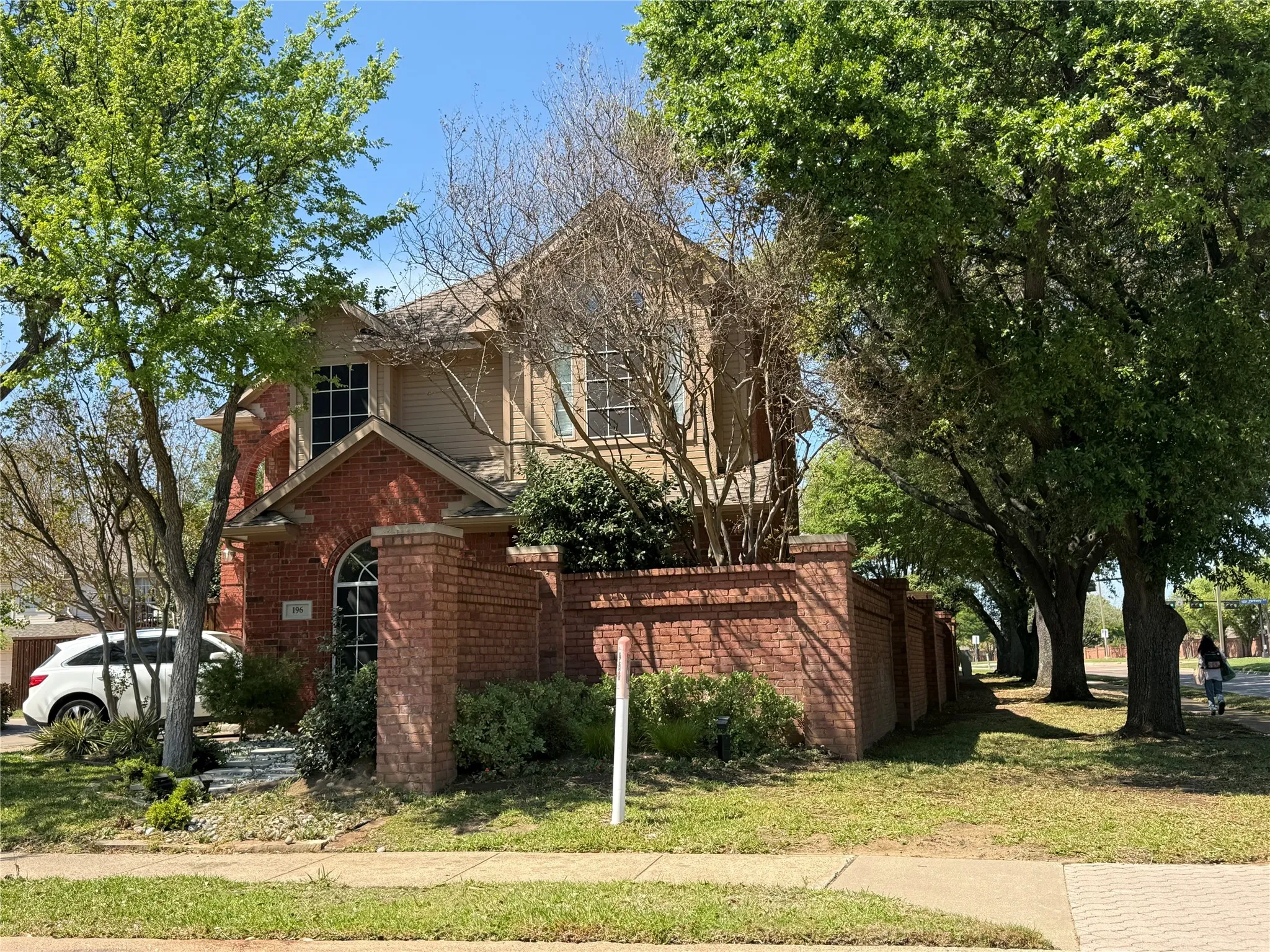 View of front of home featuring brick siding and a front yard