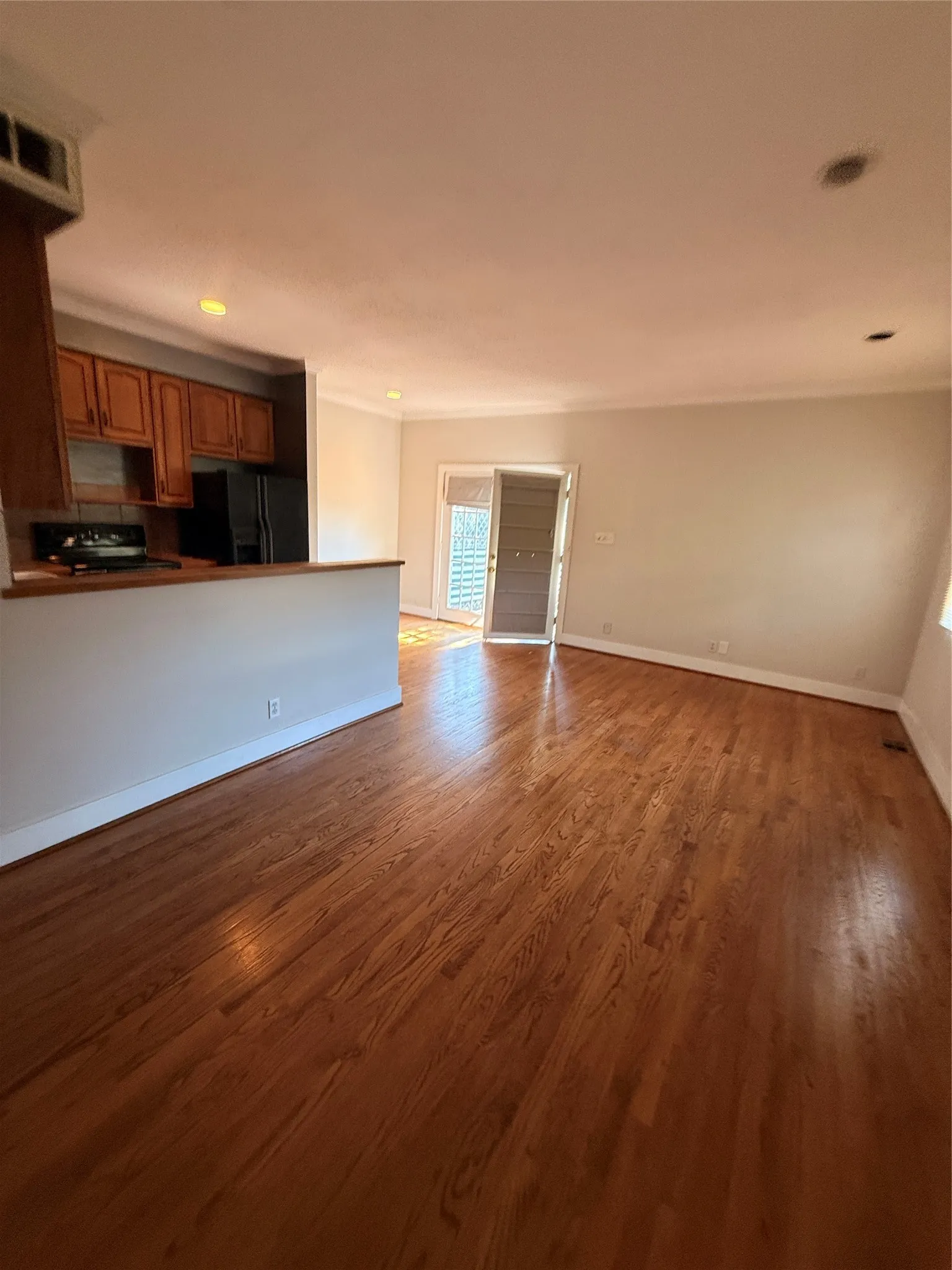 Single Family Residence For Sale in Dallas County , 3918A Bowser Ave, Dallas, Texas 75219, 3 Bedroom, 3 Bathroom, 2 Garage spaces, 2,460 Sqft, built in 1936, mls#21229325, Real Estate Agent in Dallas, Homes For Sale in Dallas county, Homes For Sale in Dallas, Realtor in Dallas Texas, Real Estate Brokerage Independent Realty Texas, Luminita Cordes Realtor