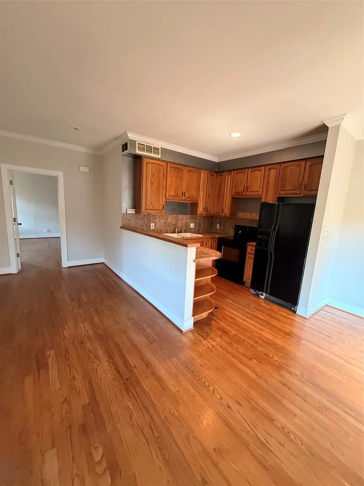 Single Family Residence For Sale in Dallas County , 3918A Bowser Ave, Dallas, Texas 75219, 3 Bedroom, 3 Bathroom, 2 Garage spaces, 2,460 Sqft, built in 1936, mls#21229325, Real Estate Agent in Dallas, Homes For Sale in Dallas county, Homes For Sale in Dallas, Realtor in Dallas Texas, Real Estate Brokerage Independent Realty Texas, Luminita Cordes Realtor