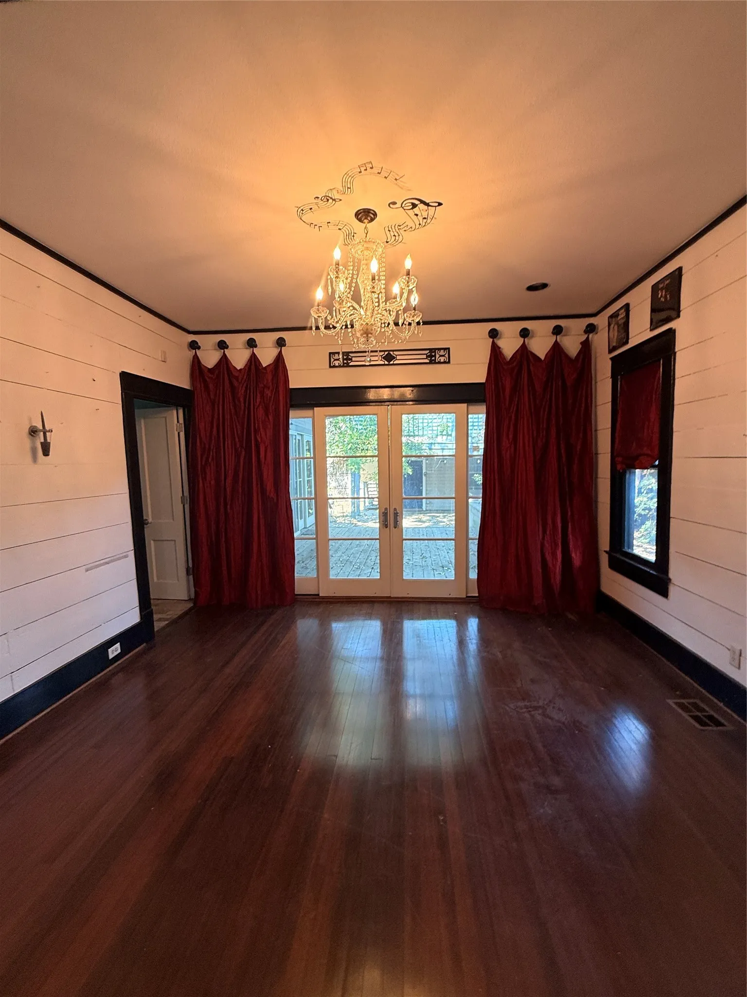 Single Family Residence For Sale in Dallas County , 3918A Bowser Ave, Dallas, Texas 75219, 3 Bedroom, 3 Bathroom, 2 Garage spaces, 2,460 Sqft, built in 1936, mls#21229325, Real Estate Agent in Dallas, Homes For Sale in Dallas county, Homes For Sale in Dallas, Realtor in Dallas Texas, Real Estate Brokerage Independent Realty Texas, Luminita Cordes Realtor