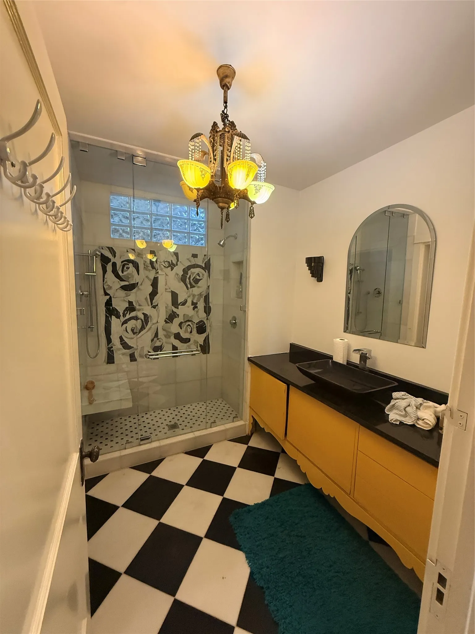 Single Family Residence For Sale in Dallas County , 3918A Bowser Ave, Dallas, Texas 75219, 3 Bedroom, 3 Bathroom, 2 Garage spaces, 2,460 Sqft, built in 1936, mls#21229325, Real Estate Agent in Dallas, Homes For Sale in Dallas county, Homes For Sale in Dallas, Realtor in Dallas Texas, Real Estate Brokerage Independent Realty Texas, Luminita Cordes Realtor