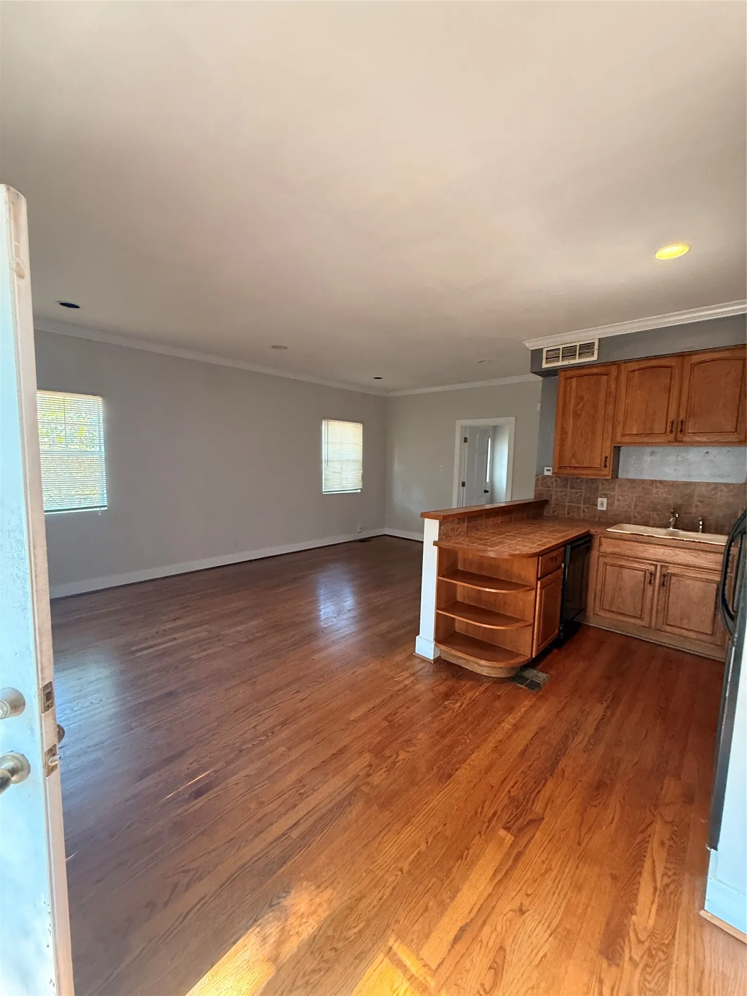 Single Family Residence For Sale in Dallas County , 3918A Bowser Ave, Dallas, Texas 75219, 3 Bedroom, 3 Bathroom, 2 Garage spaces, 2,460 Sqft, built in 1936, mls#21229325, Real Estate Agent in Dallas, Homes For Sale in Dallas county, Homes For Sale in Dallas, Realtor in Dallas Texas, Real Estate Brokerage Independent Realty Texas, Luminita Cordes Realtor