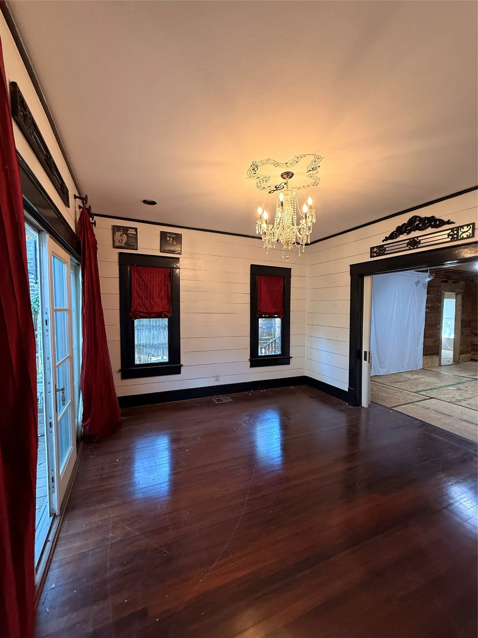 Single Family Residence For Sale in Dallas County , 3918A Bowser Ave, Dallas, Texas 75219, 3 Bedroom, 3 Bathroom, 2 Garage spaces, 2,460 Sqft, built in 1936, mls#21229325, Real Estate Agent in Dallas, Homes For Sale in Dallas county, Homes For Sale in Dallas, Realtor in Dallas Texas, Real Estate Brokerage Independent Realty Texas, Luminita Cordes Realtor