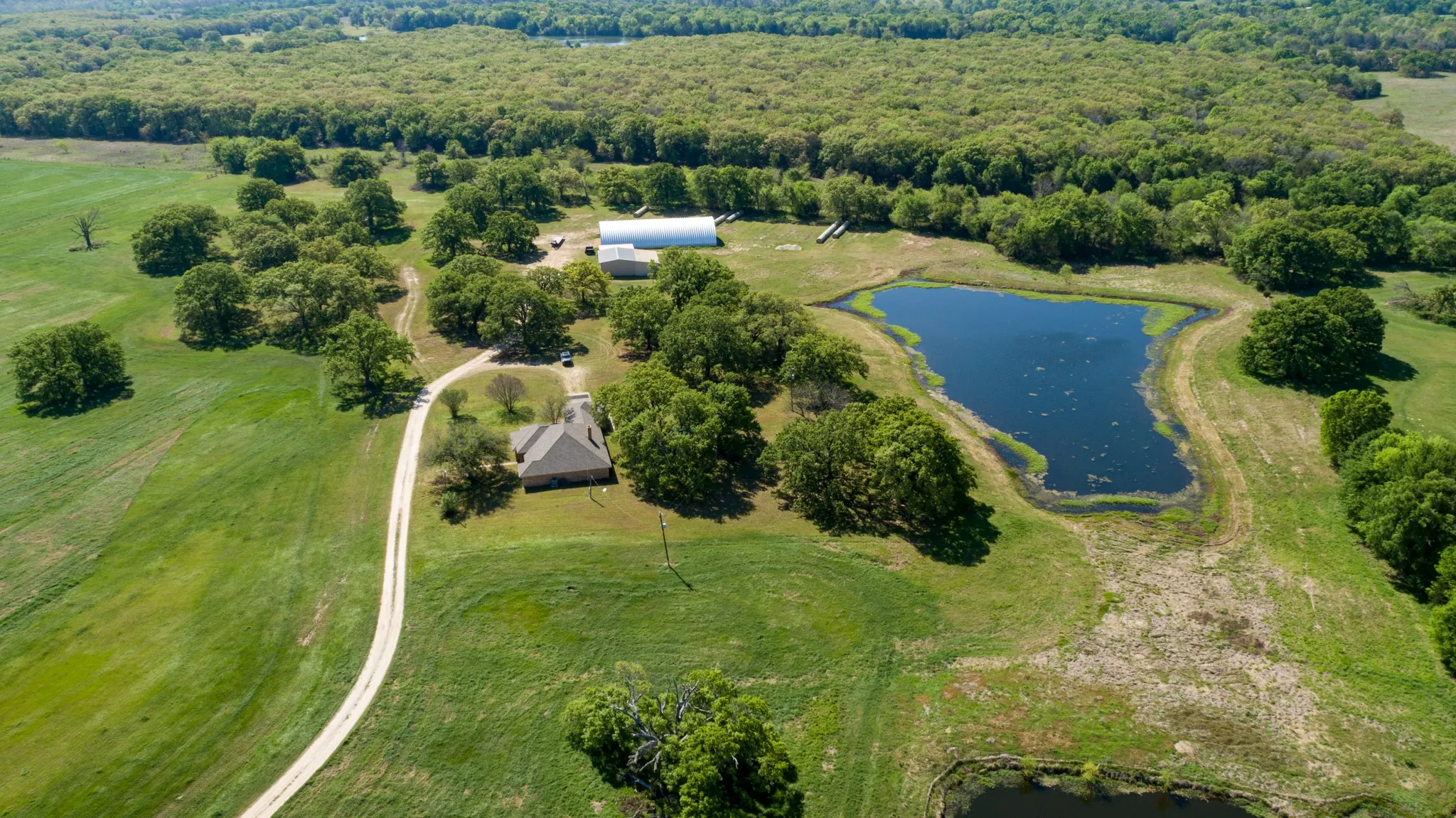 Farm For Sale in Kaufman County , 9390 County Road 4028, Kemp, Texas 75143, 3 Bedroom, 3 Bathroom, 2 Garage spaces, 2,743 Sqft, built in 1985, Preowned, mls#21229246, Real Estate Agent in Kemp, Homes For Sale in Kaufman county, Homes For Sale in Kemp, Realtor in Kemp Texas, Real Estate Brokerage Independent Realty Texas, Luminita Cordes Realtor
