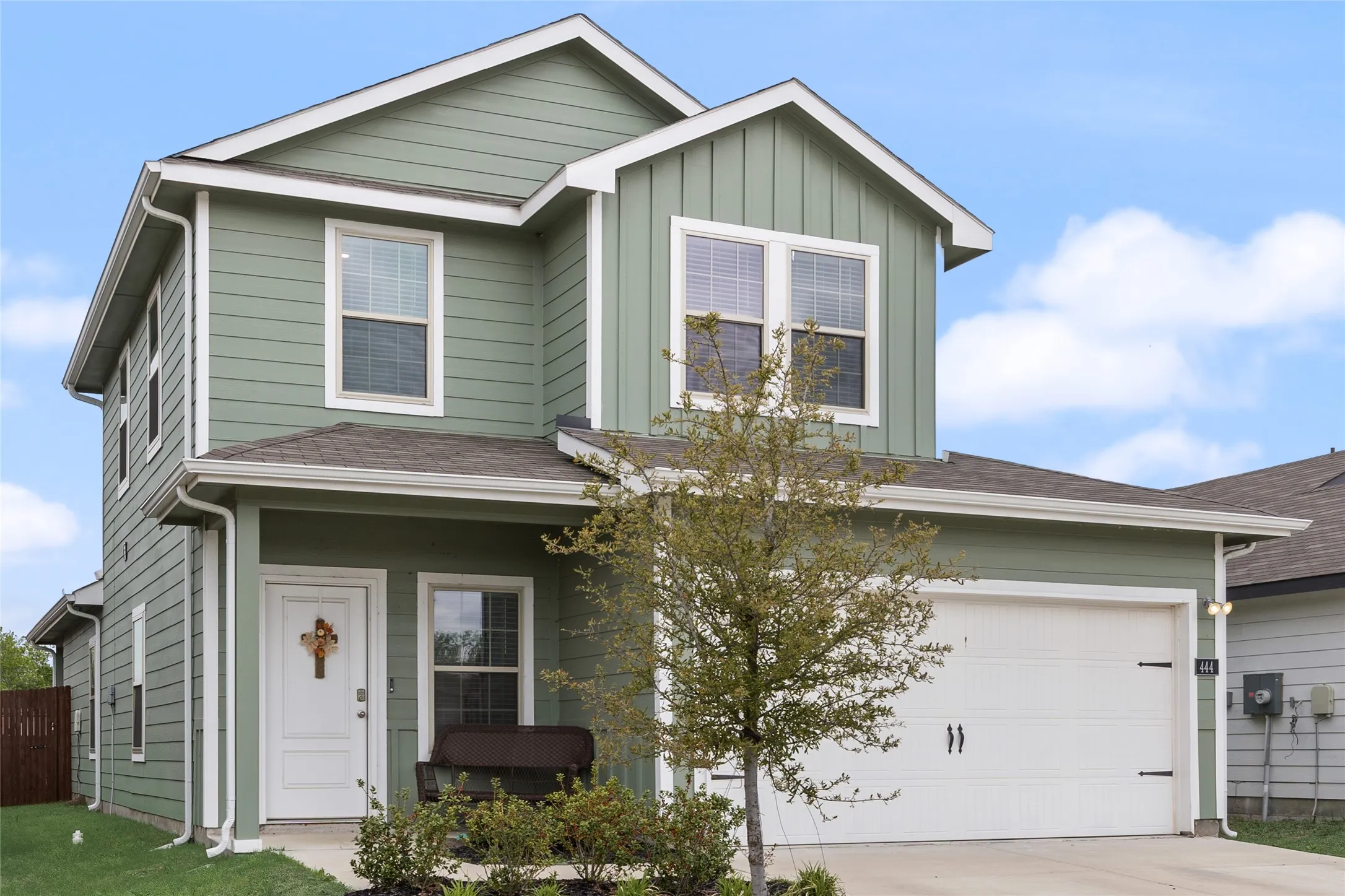 Single Family Residence For Rent in Rockwall County , 444 Vitex Drive, Royse City, Texas 75189, 4 Bedroom, 4 Bathroom, 2 Garage spaces, 2,080 Sqft, built in 2023, Preowned, mls#21229367, Real Estate Agent in Royse City, Homes For Rent in Rockwall county, Homes For Rent in Royse City, Realtor in Royse City Texas, Real Estate Brokerage Independent Realty Texas, Luminita Cordes Realtor
