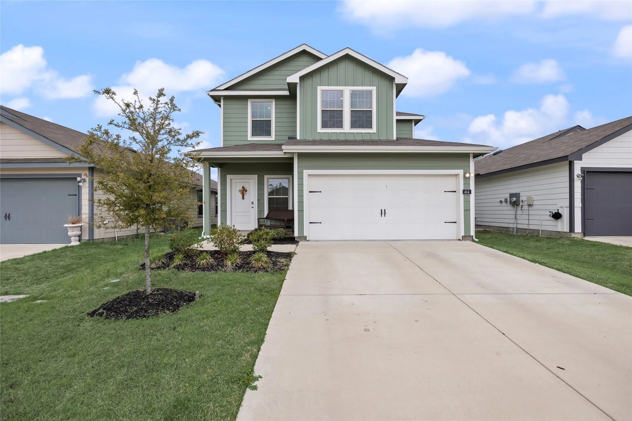 Single Family Residence For Rent in Rockwall County , 444 Vitex Drive, Royse City, Texas 75189, 4 Bedroom, 4 Bathroom, 2 Garage spaces, 2,080 Sqft, built in 2023, Preowned, mls#21229367, Real Estate Agent in Royse City, Homes For Rent in Rockwall county, Homes For Rent in Royse City, Realtor in Royse City Texas, Real Estate Brokerage Independent Realty Texas, Luminita Cordes Realtor