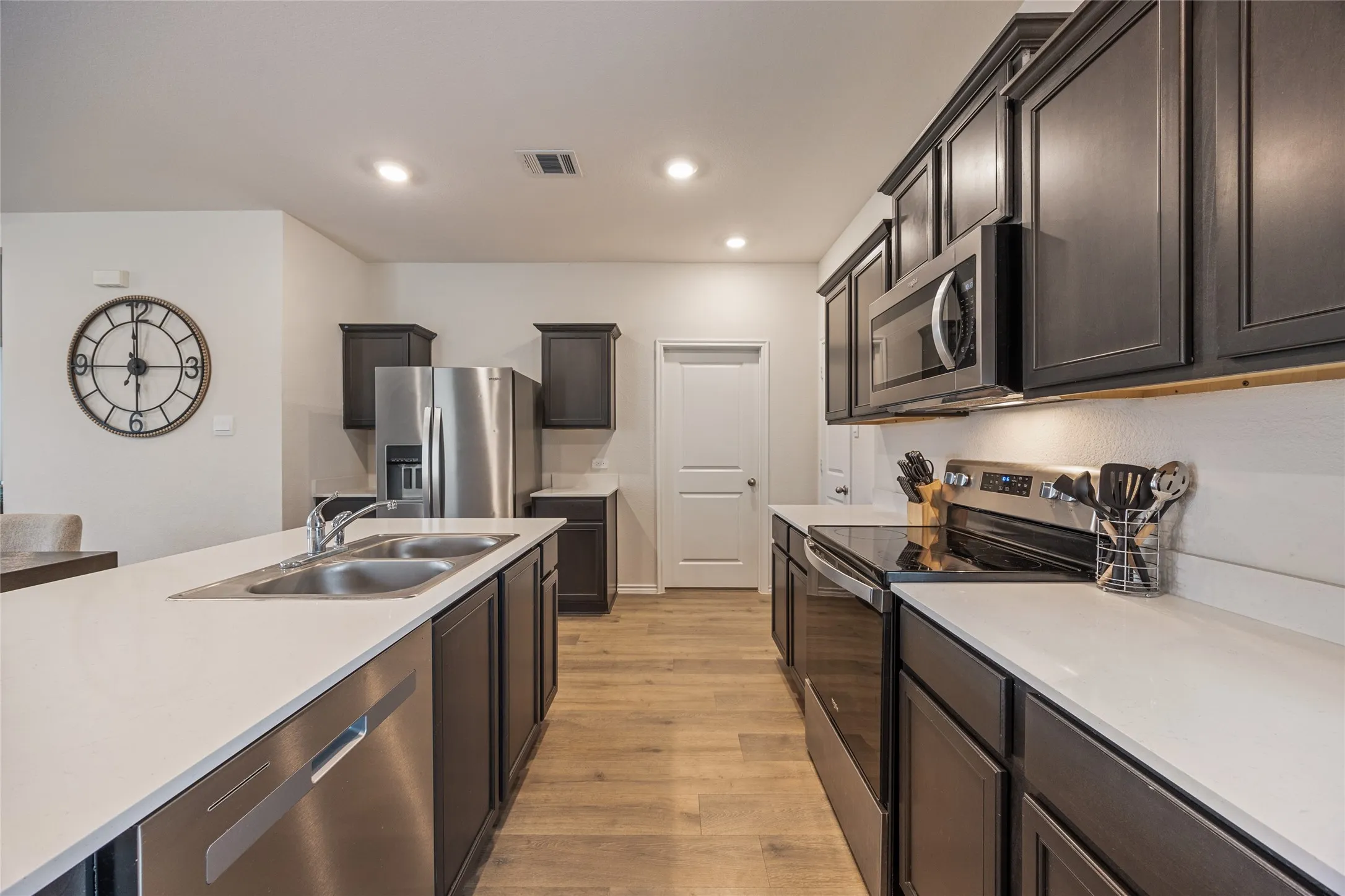 Single Family Residence For Rent in Rockwall County , 444 Vitex Drive, Royse City, Texas 75189, 4 Bedroom, 4 Bathroom, 2 Garage spaces, 2,080 Sqft, built in 2023, Preowned, mls#21229367, Real Estate Agent in Royse City, Homes For Rent in Rockwall county, Homes For Rent in Royse City, Realtor in Royse City Texas, Real Estate Brokerage Independent Realty Texas, Luminita Cordes Realtor