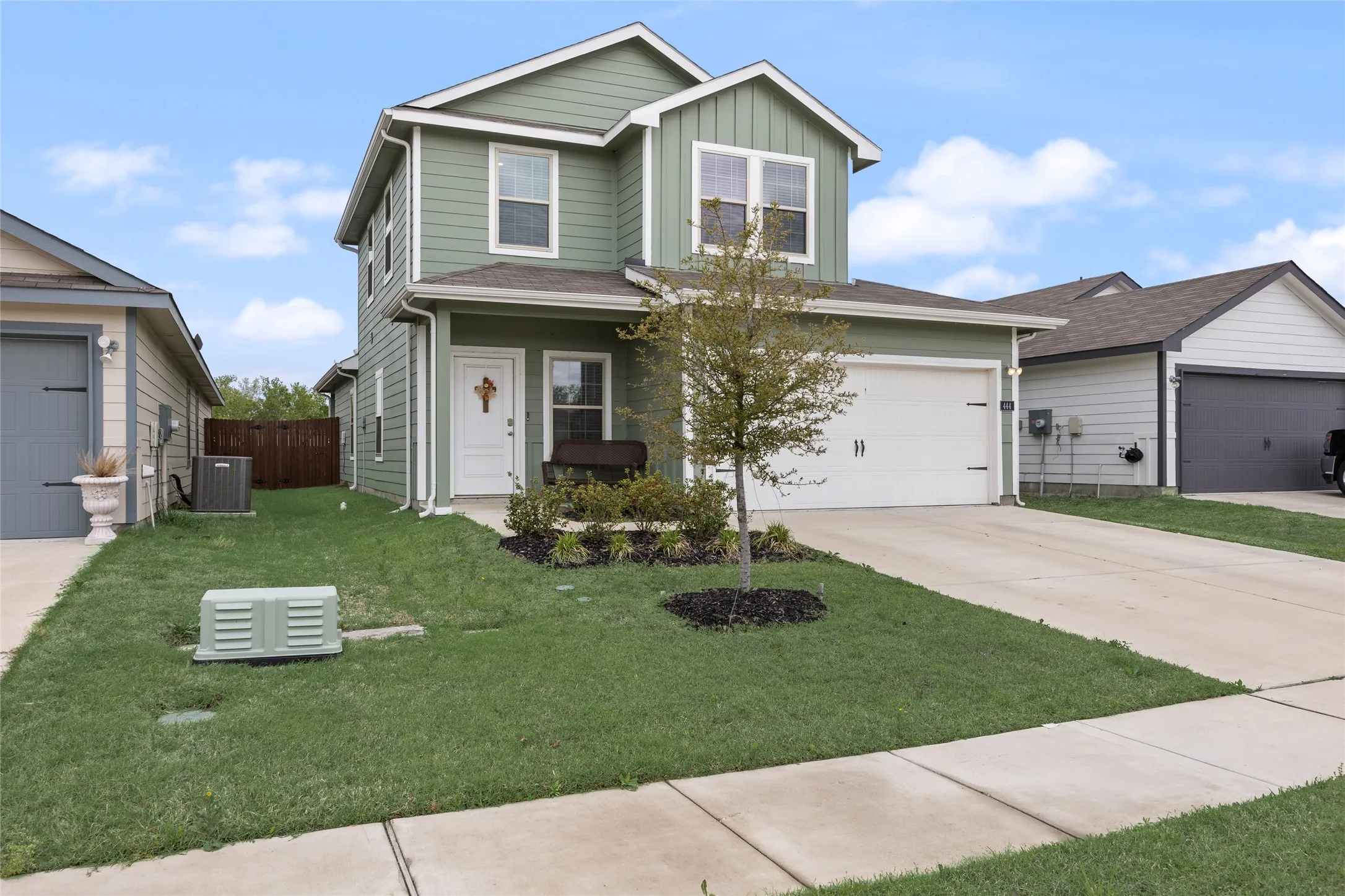 Single Family Residence For Rent in Rockwall County , 444 Vitex Drive, Royse City, Texas 75189, 4 Bedroom, 4 Bathroom, 2 Garage spaces, 2,080 Sqft, built in 2023, Preowned, mls#21229367, Real Estate Agent in Royse City, Homes For Rent in Rockwall county, Homes For Rent in Royse City, Realtor in Royse City Texas, Real Estate Brokerage Independent Realty Texas, Luminita Cordes Realtor