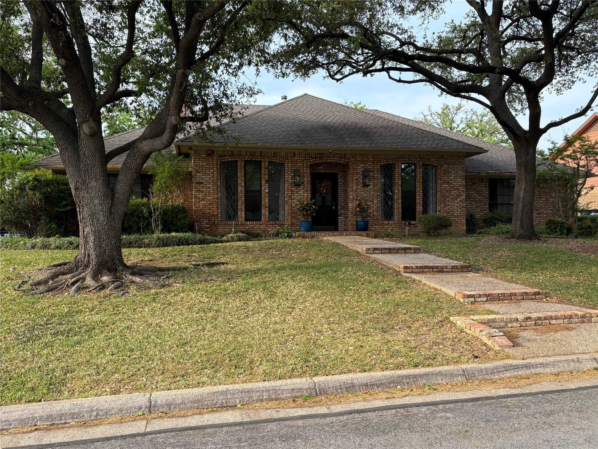 Business For Sale in Tarrant County , 715 Buttermilk Drive, Arlington, Texas 76006, 0, 0, Garage spaces, 2,665 Sqft, built in 1979, Preowned, mls#21228437, Real Estate Agent in Arlington, Homes For Sale in Tarrant county, Homes For Sale in Arlington, Realtor in Arlington Texas, Real Estate Brokerage Independent Realty Texas, Luminita Cordes Realtor