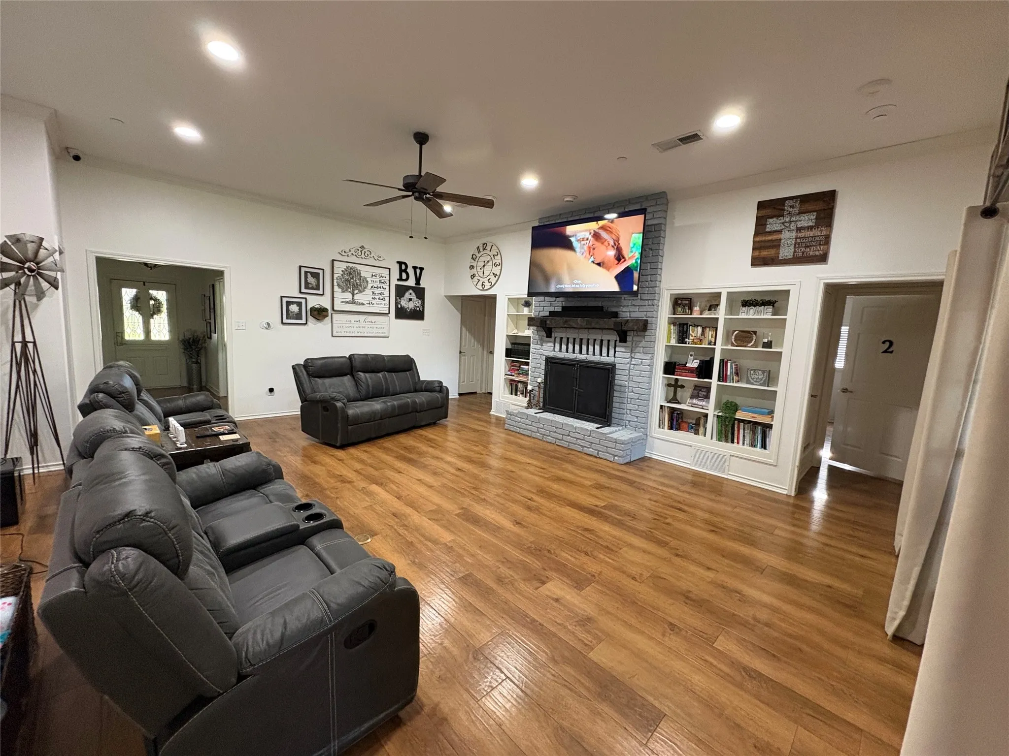 Business For Sale in Tarrant County , 715 Buttermilk Drive, Arlington, Texas 76006, 0, 0, Garage spaces, 2,665 Sqft, built in 1979, Preowned, mls#21228437, Real Estate Agent in Arlington, Homes For Sale in Tarrant county, Homes For Sale in Arlington, Realtor in Arlington Texas, Real Estate Brokerage Independent Realty Texas, Luminita Cordes Realtor