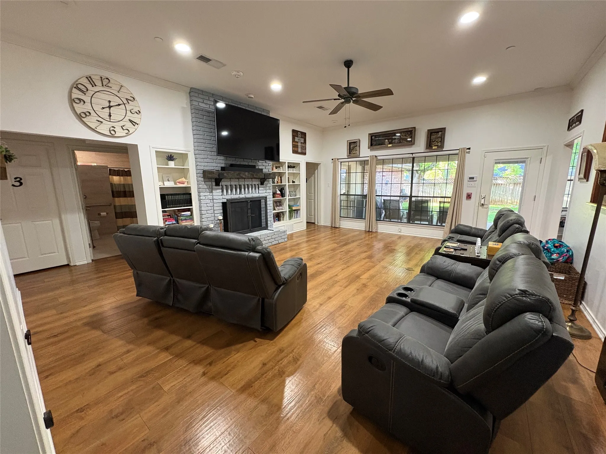 Business For Sale in Tarrant County , 715 Buttermilk Drive, Arlington, Texas 76006, 0, 0, Garage spaces, 2,665 Sqft, built in 1979, Preowned, mls#21228437, Real Estate Agent in Arlington, Homes For Sale in Tarrant county, Homes For Sale in Arlington, Realtor in Arlington Texas, Real Estate Brokerage Independent Realty Texas, Luminita Cordes Realtor