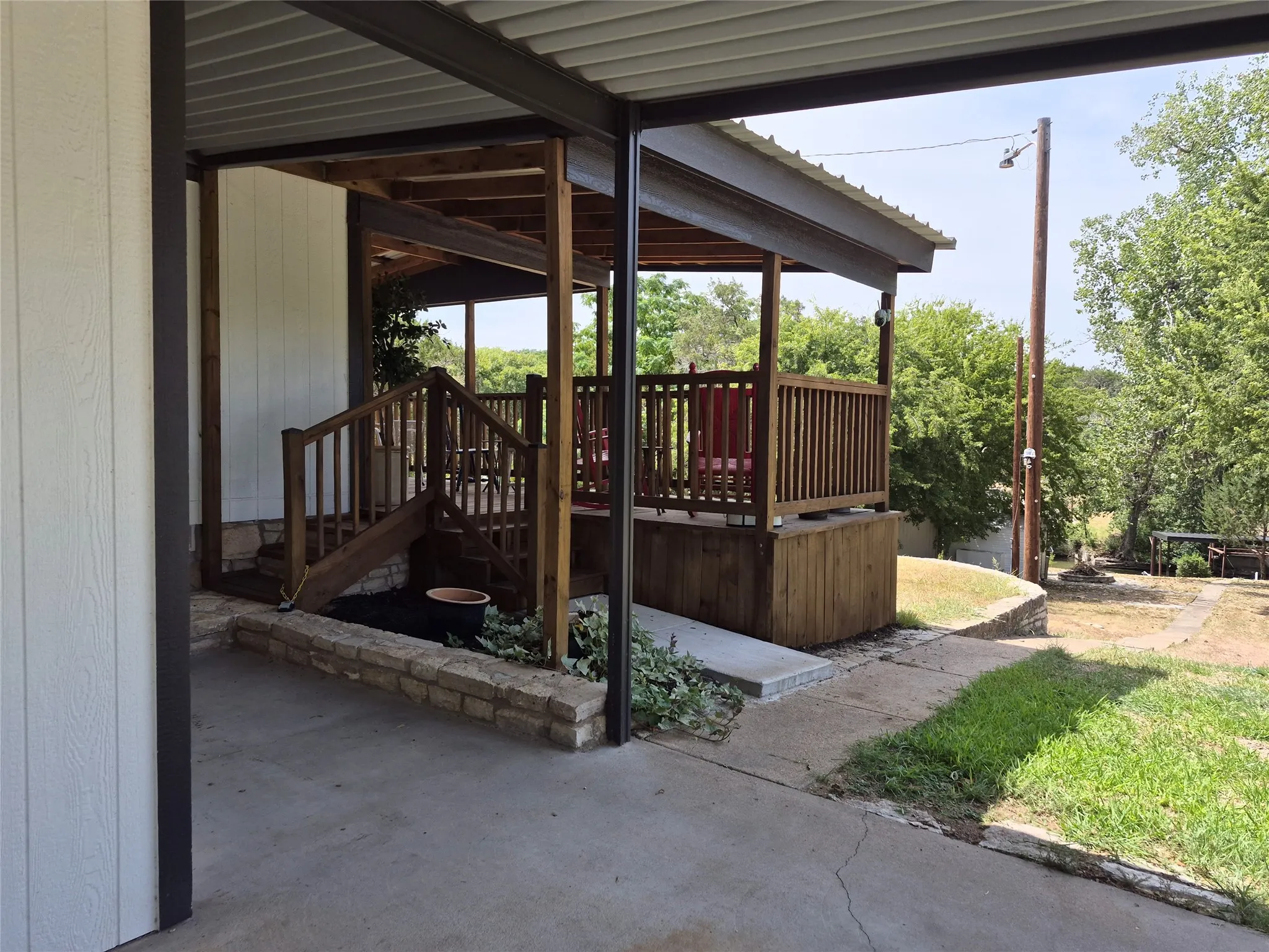 Mobile Home For Sale in Hood County , 3819 Horseshoe Trail, Granbury, Texas 76048, 4 Bedroom, 3 Bathroom, Garage spaces, 1,510 Sqft, built in 1984, Preowned, mls#21229399, Real Estate Agent in Granbury, Homes For Sale in Hood county, Homes For Sale in Granbury, Realtor in Granbury Texas, Real Estate Brokerage Independent Realty Texas, Luminita Cordes Realtor