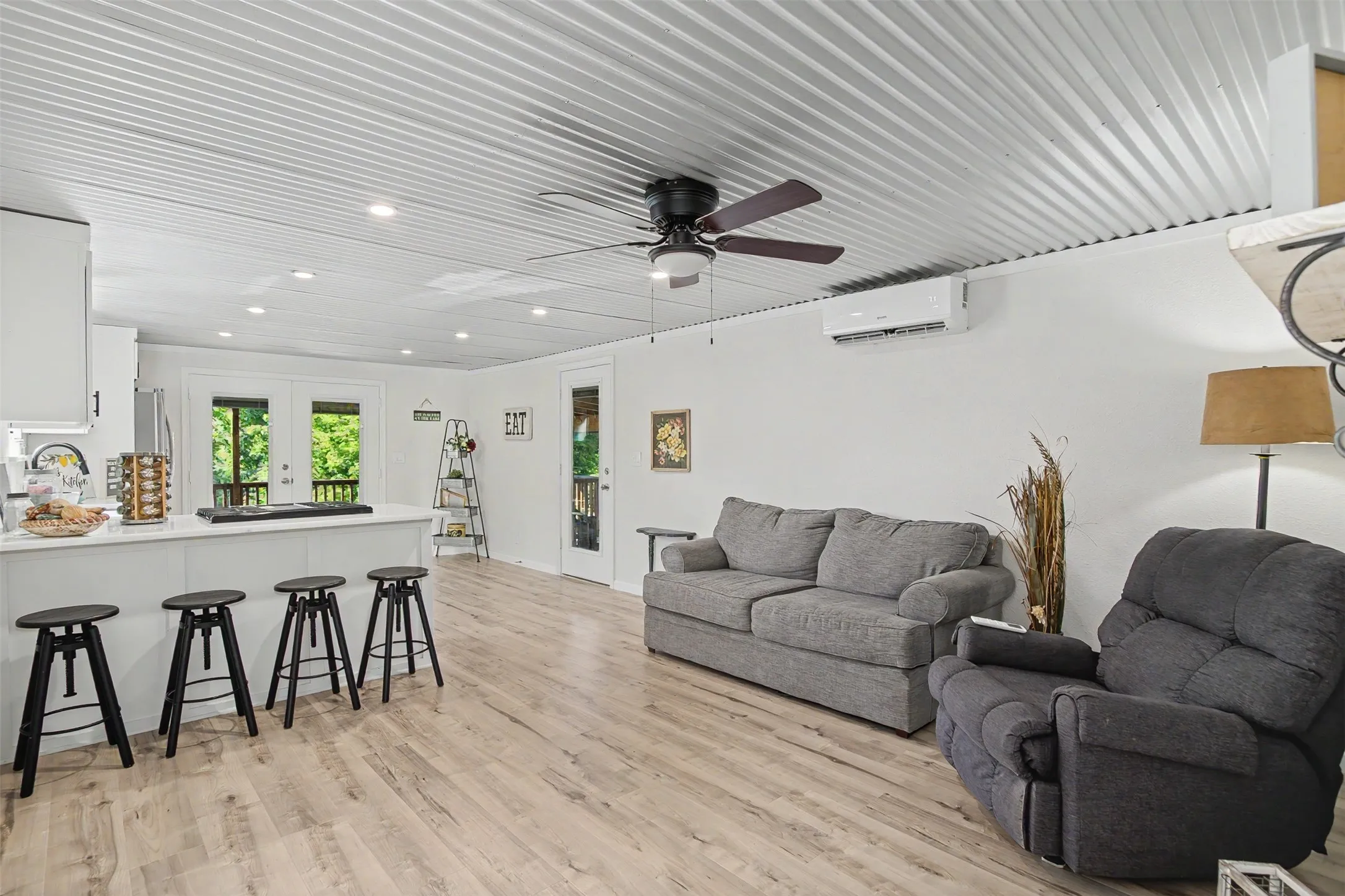 Mobile Home For Sale in Hood County , 3819 Horseshoe Trail, Granbury, Texas 76048, 4 Bedroom, 3 Bathroom, Garage spaces, 1,510 Sqft, built in 1984, Preowned, mls#21229399, Real Estate Agent in Granbury, Homes For Sale in Hood county, Homes For Sale in Granbury, Realtor in Granbury Texas, Real Estate Brokerage Independent Realty Texas, Luminita Cordes Realtor