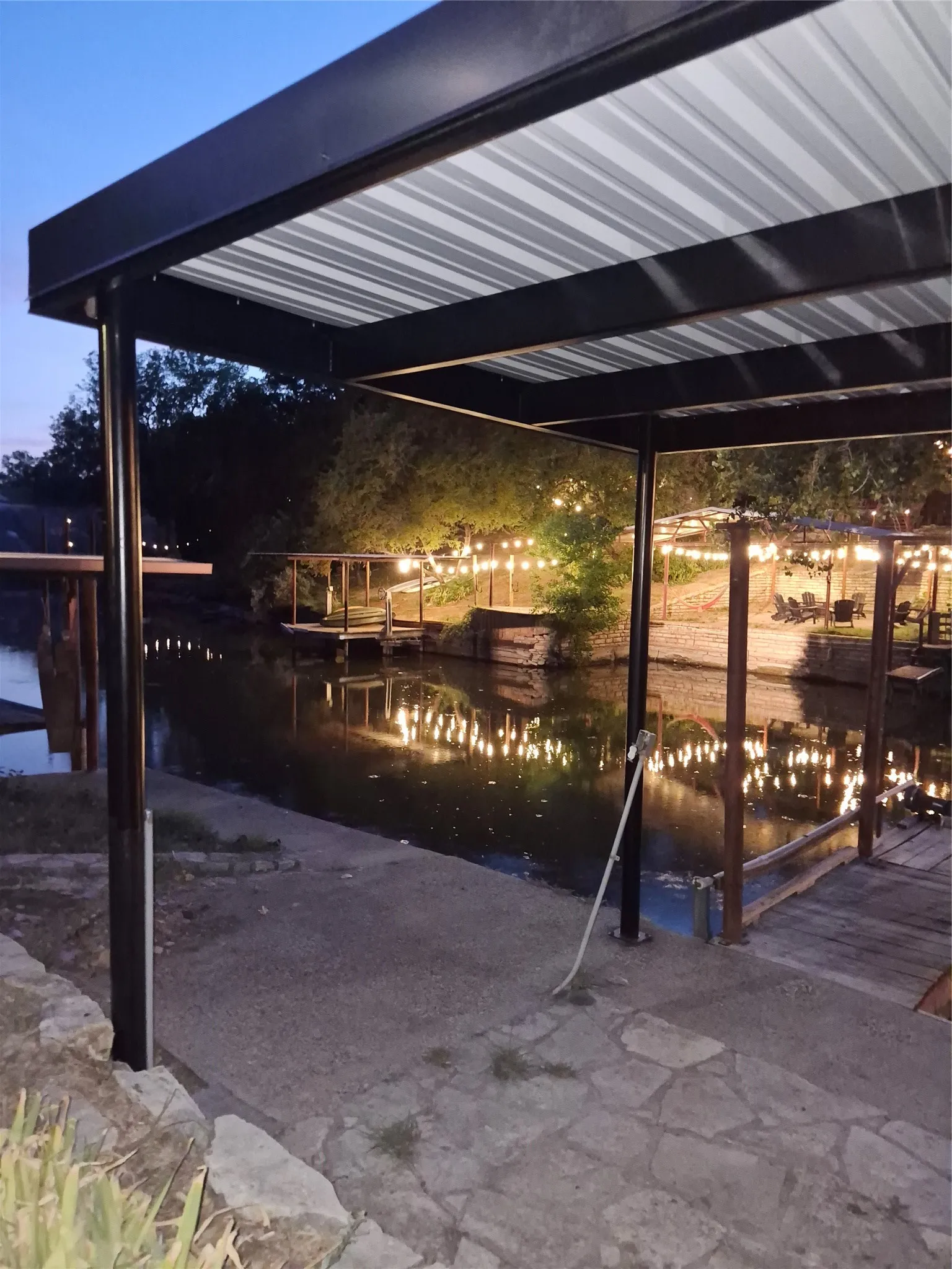 Mobile Home For Sale in Hood County , 3819 Horseshoe Trail, Granbury, Texas 76048, 4 Bedroom, 3 Bathroom, Garage spaces, 1,510 Sqft, built in 1984, Preowned, mls#21229399, Real Estate Agent in Granbury, Homes For Sale in Hood county, Homes For Sale in Granbury, Realtor in Granbury Texas, Real Estate Brokerage Independent Realty Texas, Luminita Cordes Realtor