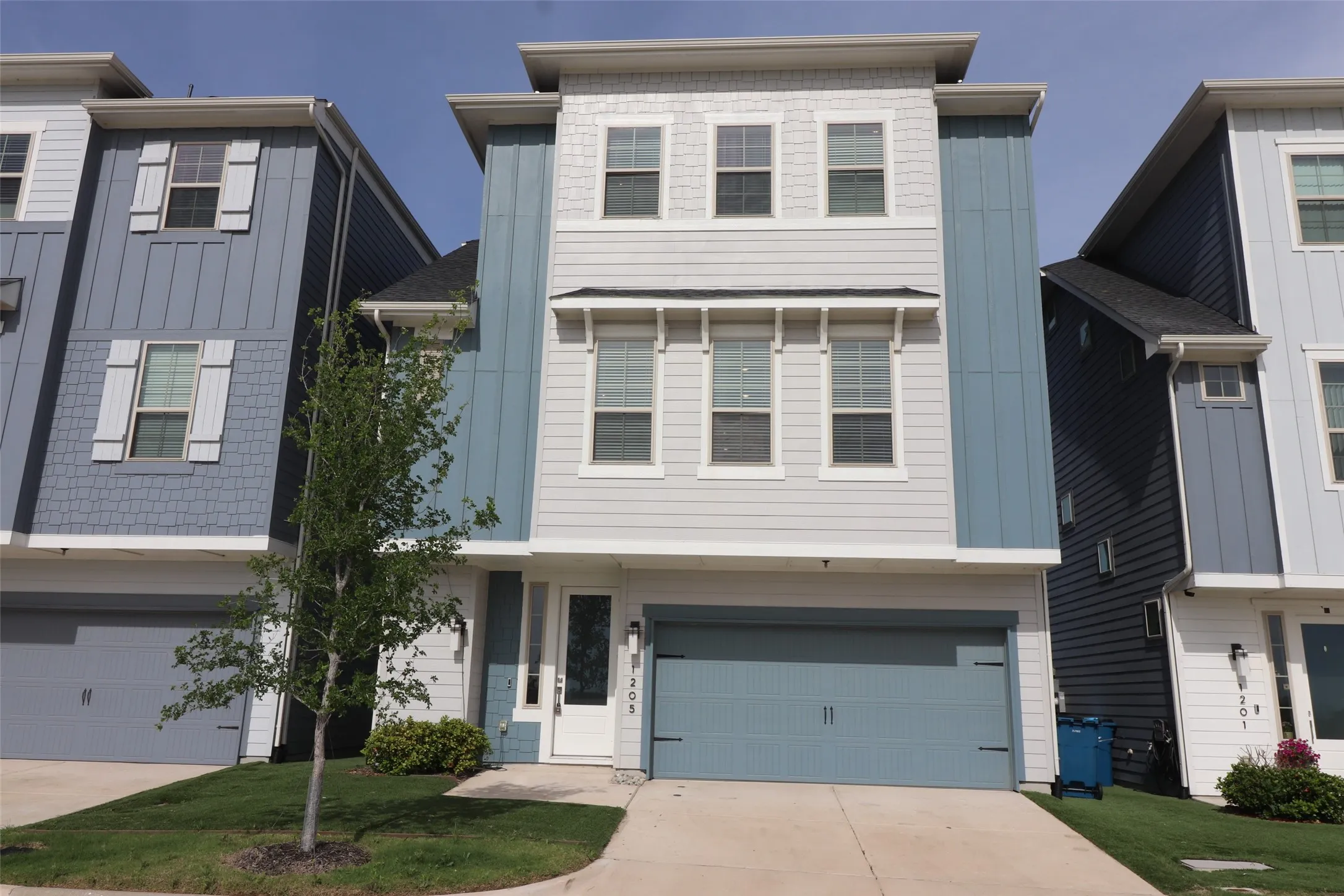 Single Family Residence For Rent in Rockwall County , 1205 Marc Place, Rowlett, Texas 75088, 4 Bedroom, 4 Bathroom, 2 Garage spaces, 2,261 Sqft, built in 2024, mls#21229546, Real Estate Agent in Rowlett, Homes For Rent in Rockwall county, Homes For Rent in Rowlett, Realtor in Rowlett Texas, Real Estate Brokerage Independent Realty Texas, Luminita Cordes Realtor