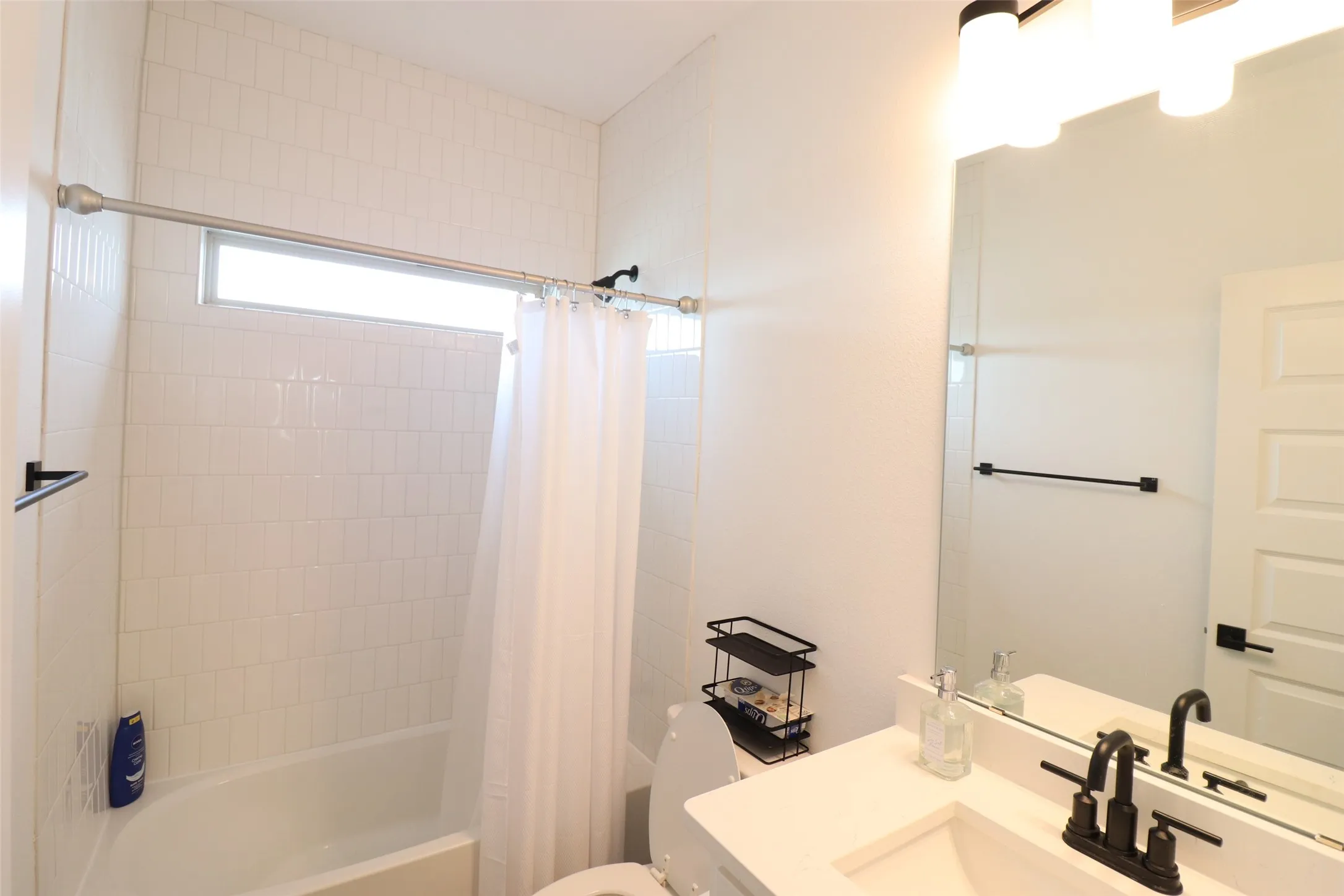 Single Family Residence For Rent in Rockwall County , 1205 Marc Place, Rowlett, Texas 75088, 4 Bedroom, 4 Bathroom, 2 Garage spaces, 2,261 Sqft, built in 2024, mls#21229546, Real Estate Agent in Rowlett, Homes For Rent in Rockwall county, Homes For Rent in Rowlett, Realtor in Rowlett Texas, Real Estate Brokerage Independent Realty Texas, Luminita Cordes Realtor