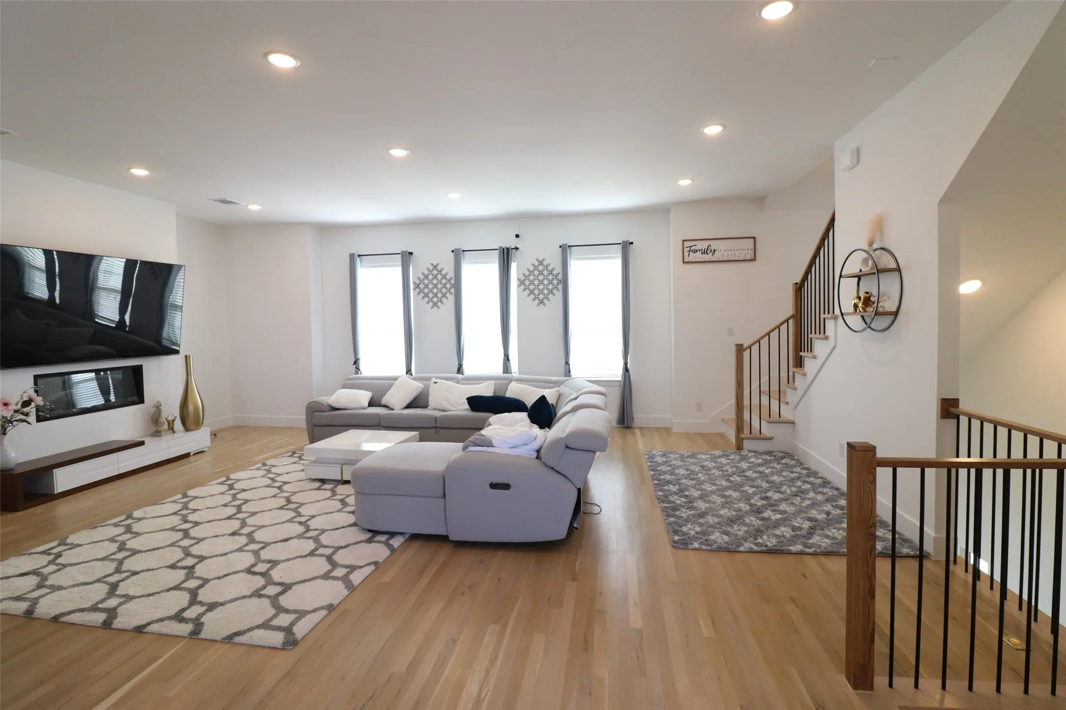 Single Family Residence For Rent in Rockwall County , 1205 Marc Place, Rowlett, Texas 75088, 4 Bedroom, 4 Bathroom, 2 Garage spaces, 2,261 Sqft, built in 2024, mls#21229546, Real Estate Agent in Rowlett, Homes For Rent in Rockwall county, Homes For Rent in Rowlett, Realtor in Rowlett Texas, Real Estate Brokerage Independent Realty Texas, Luminita Cordes Realtor