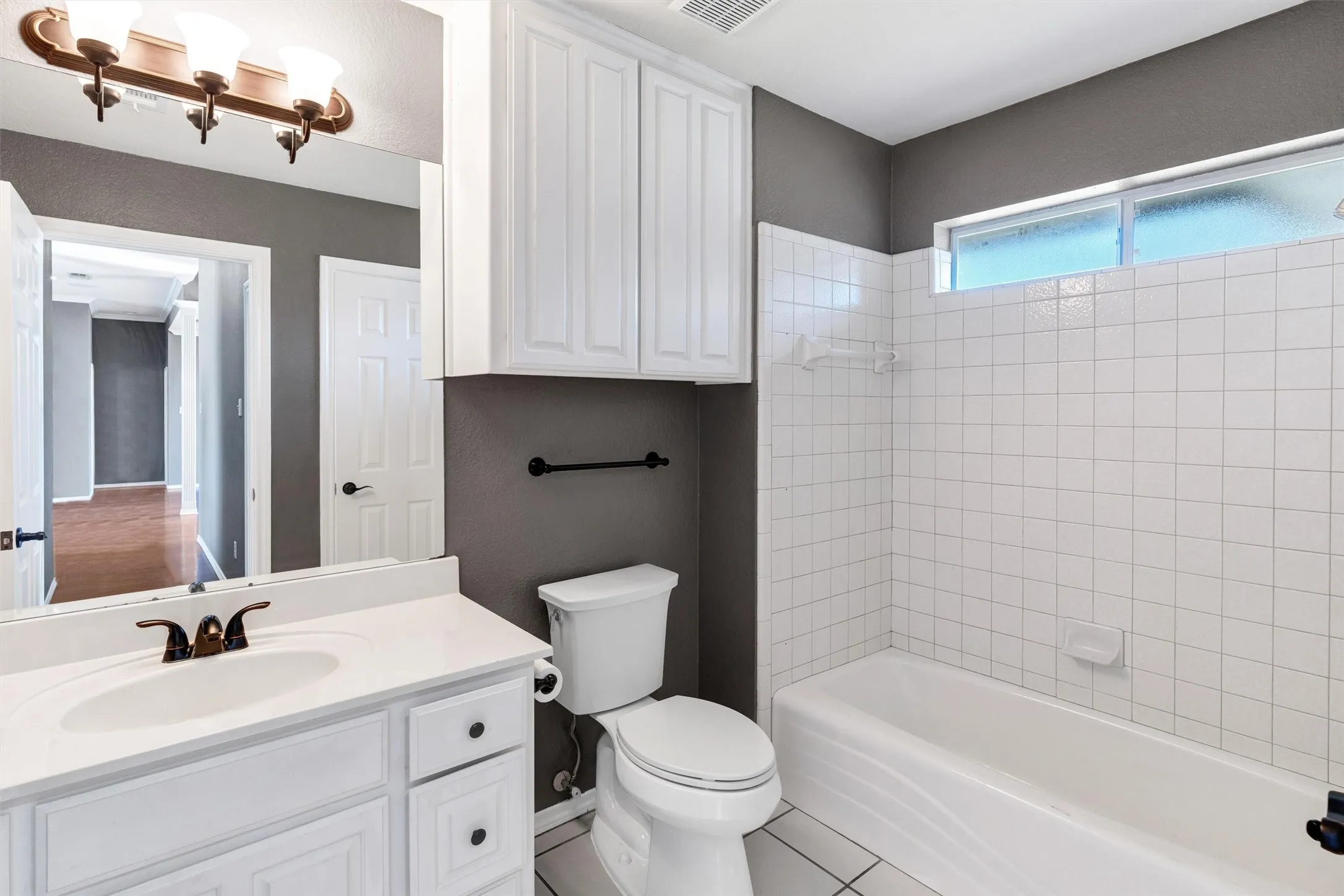 Single Family Residence For Sale in Hood County , 9219 Hanging Moss Drive, Granbury, Texas 76049, 3 Bedroom, 3 Bathroom, 2 Garage spaces, 2,346 Sqft, built in 1994, mls#21219010, Real Estate Agent in Granbury, Homes For Sale in Hood county, Homes For Sale in Granbury, Realtor in Granbury Texas, Real Estate Brokerage Independent Realty Texas, Luminita Cordes Realtor
