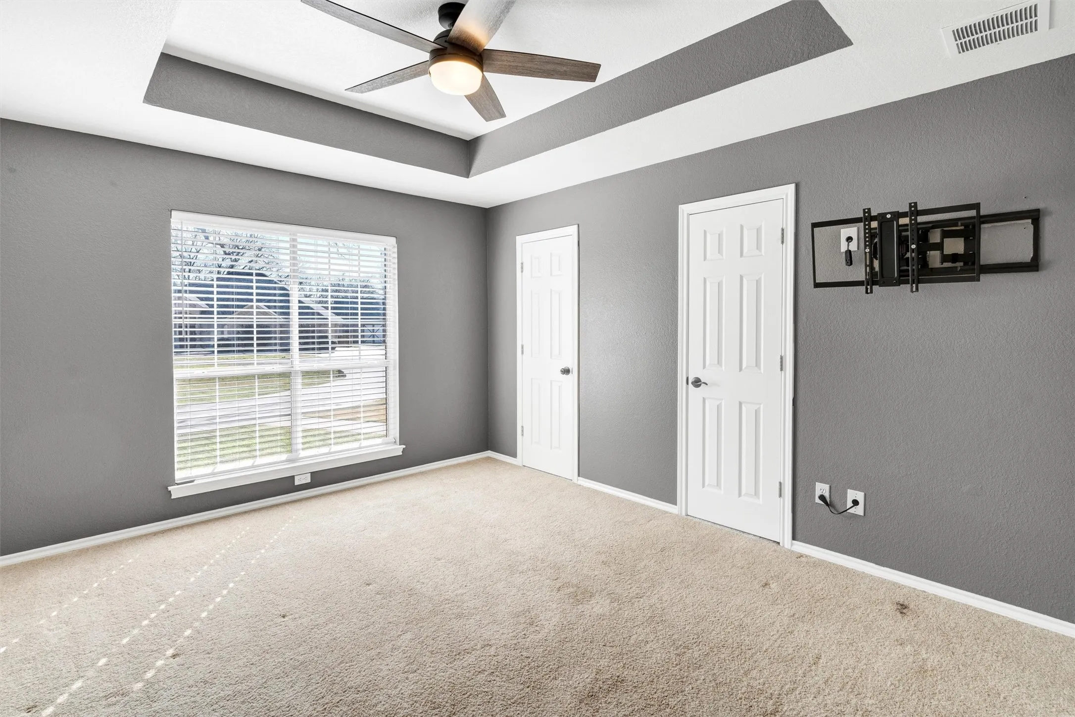 Single Family Residence For Sale in Hood County , 9219 Hanging Moss Drive, Granbury, Texas 76049, 3 Bedroom, 3 Bathroom, 2 Garage spaces, 2,346 Sqft, built in 1994, mls#21219010, Real Estate Agent in Granbury, Homes For Sale in Hood county, Homes For Sale in Granbury, Realtor in Granbury Texas, Real Estate Brokerage Independent Realty Texas, Luminita Cordes Realtor