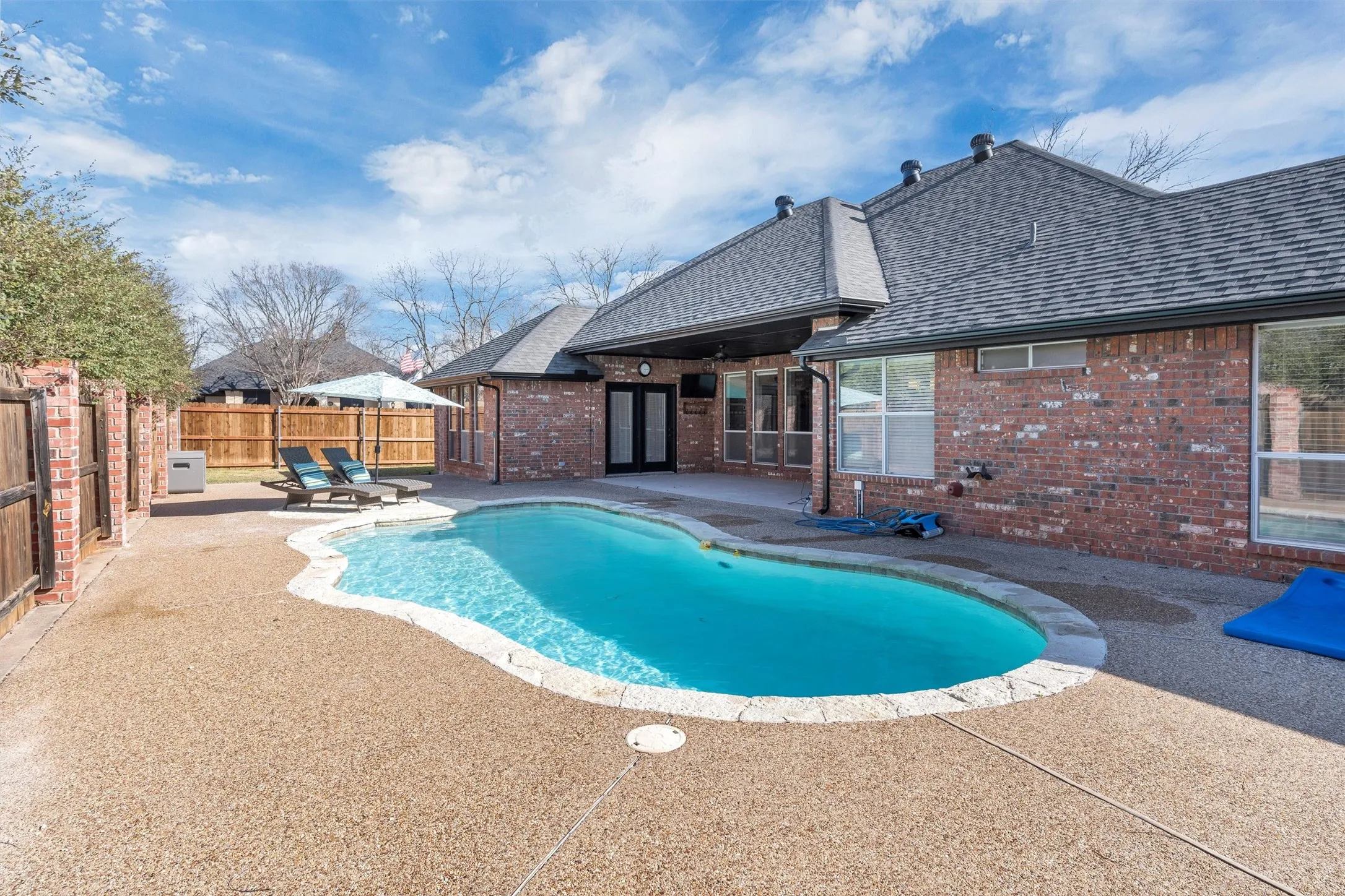 Single Family Residence For Sale in Hood County , 9219 Hanging Moss Drive, Granbury, Texas 76049, 3 Bedroom, 3 Bathroom, 2 Garage spaces, 2,346 Sqft, built in 1994, mls#21219010, Real Estate Agent in Granbury, Homes For Sale in Hood county, Homes For Sale in Granbury, Realtor in Granbury Texas, Real Estate Brokerage Independent Realty Texas, Luminita Cordes Realtor