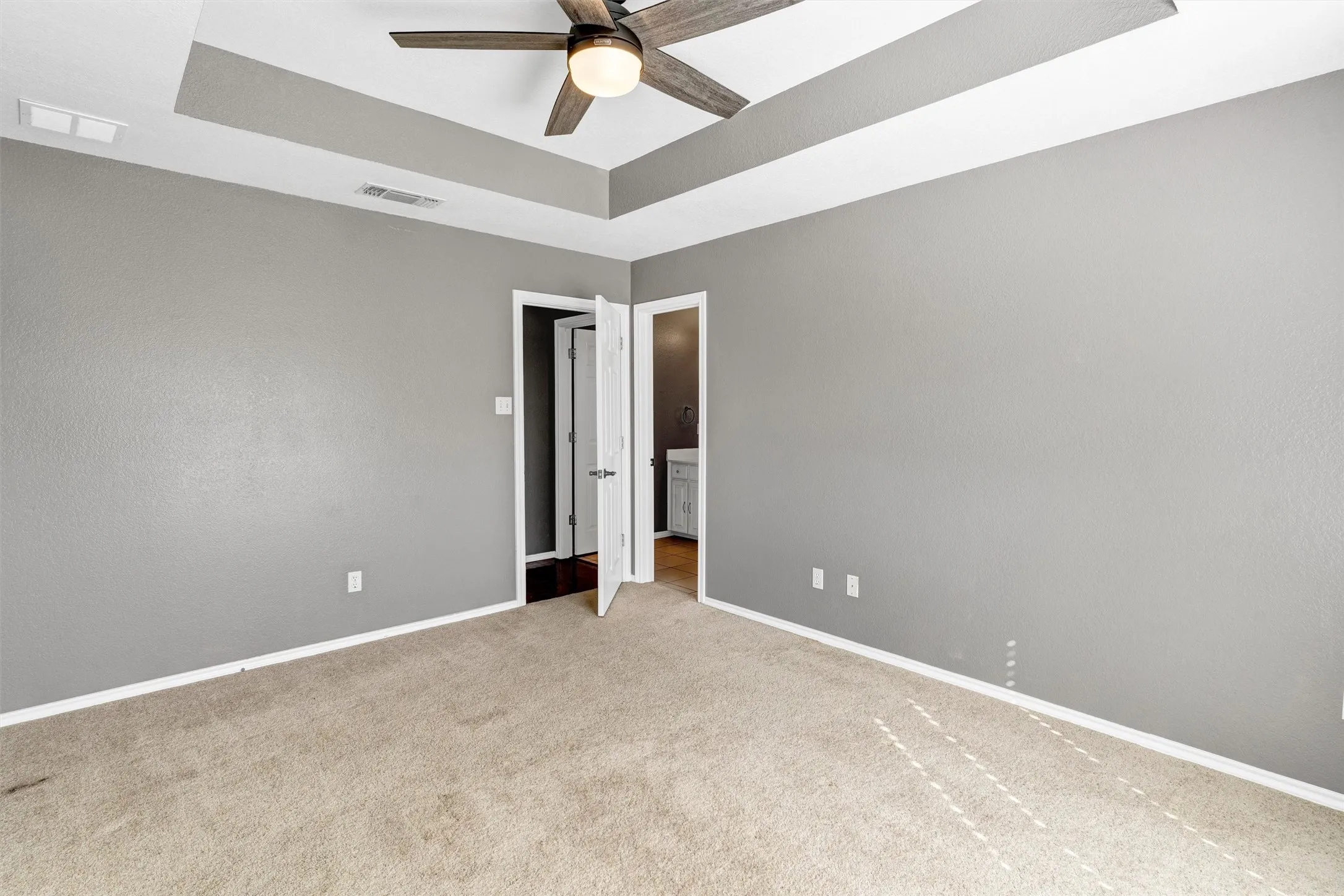 Single Family Residence For Sale in Hood County , 9219 Hanging Moss Drive, Granbury, Texas 76049, 3 Bedroom, 3 Bathroom, 2 Garage spaces, 2,346 Sqft, built in 1994, mls#21219010, Real Estate Agent in Granbury, Homes For Sale in Hood county, Homes For Sale in Granbury, Realtor in Granbury Texas, Real Estate Brokerage Independent Realty Texas, Luminita Cordes Realtor