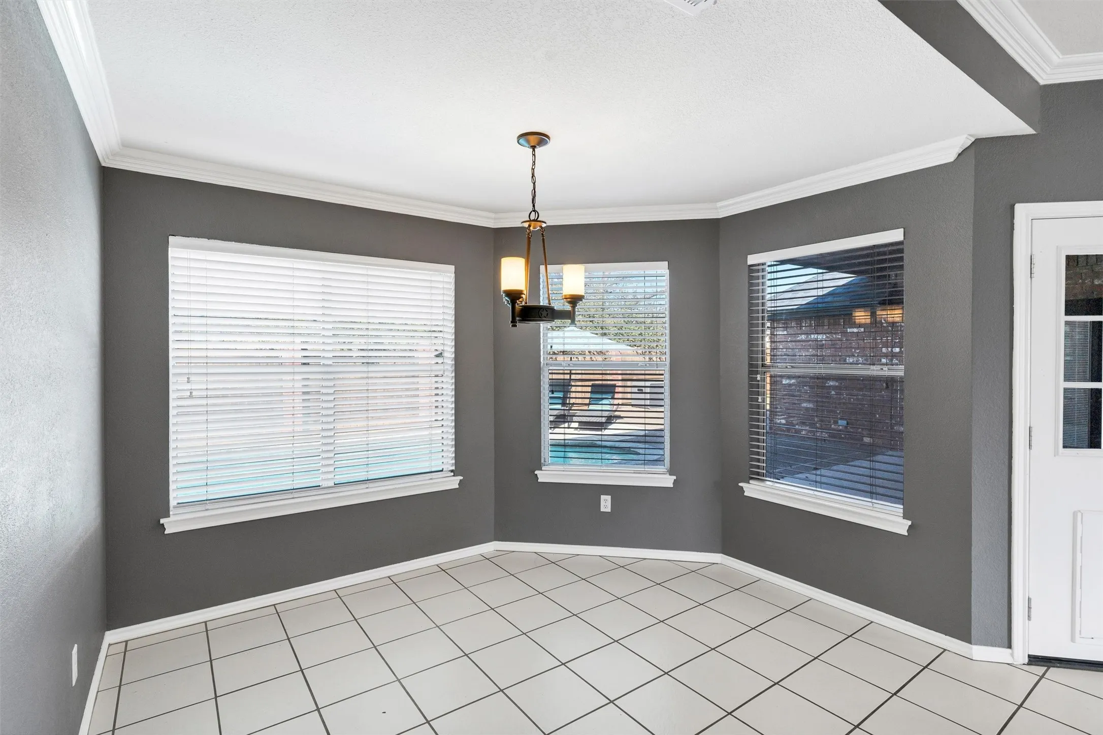 Single Family Residence For Sale in Hood County , 9219 Hanging Moss Drive, Granbury, Texas 76049, 3 Bedroom, 3 Bathroom, 2 Garage spaces, 2,346 Sqft, built in 1994, mls#21219010, Real Estate Agent in Granbury, Homes For Sale in Hood county, Homes For Sale in Granbury, Realtor in Granbury Texas, Real Estate Brokerage Independent Realty Texas, Luminita Cordes Realtor